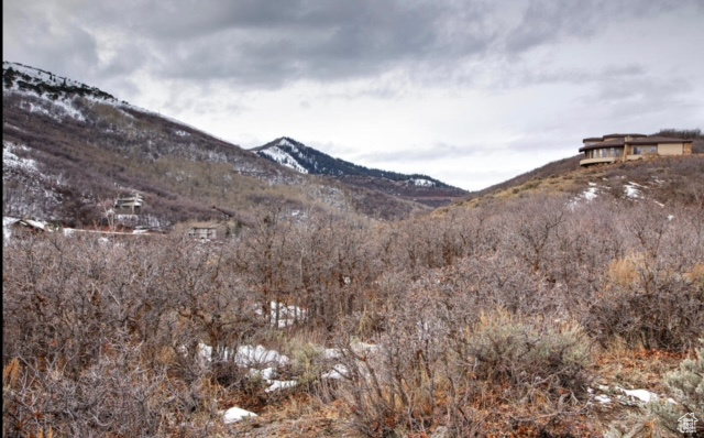 ECKER HILL - Land