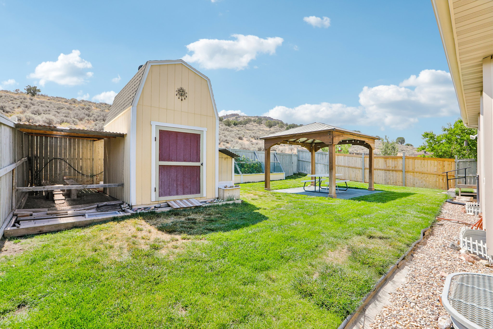 FREEMONT SPRINGS - Residential