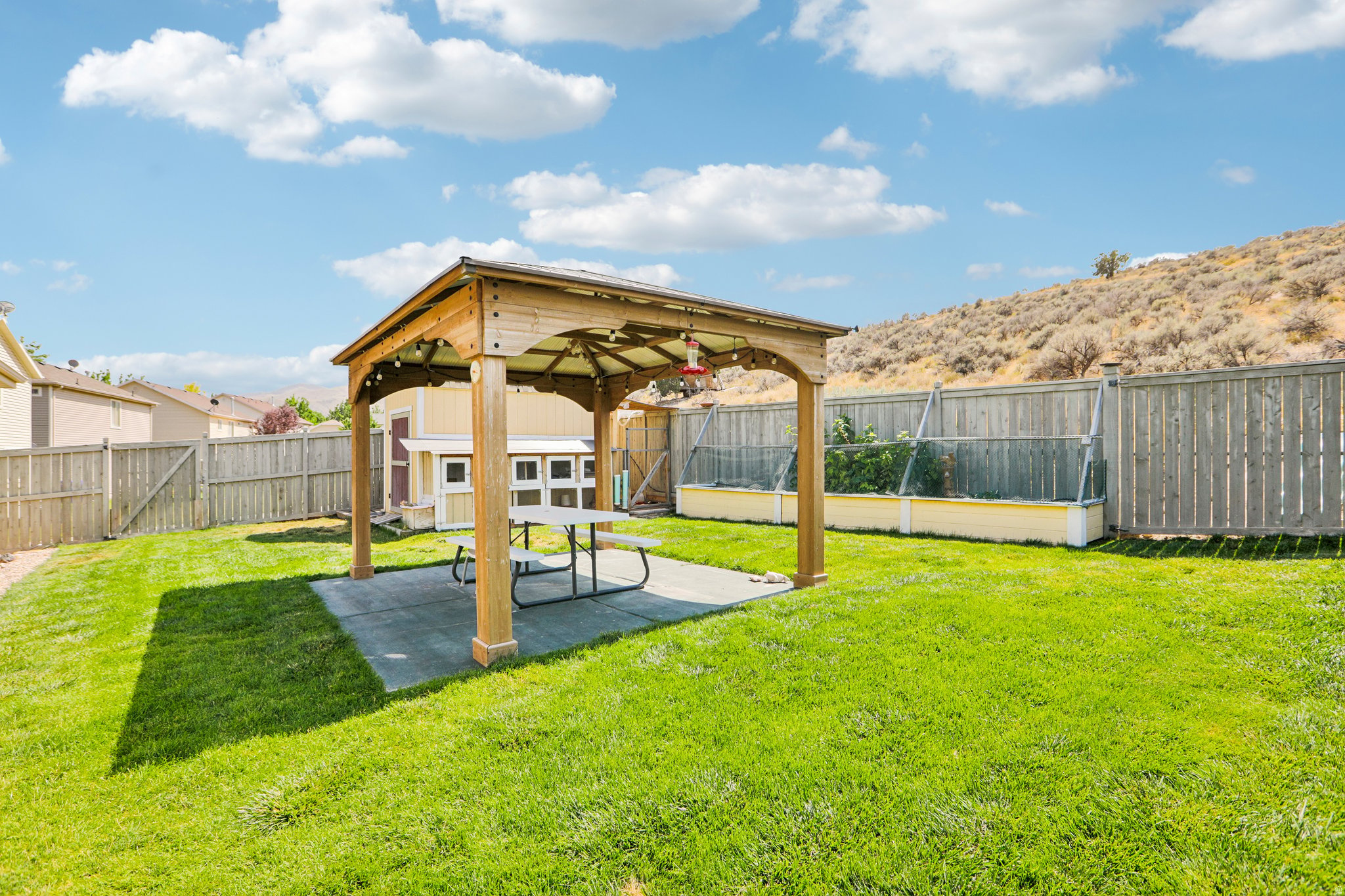 FREEMONT SPRINGS - Residential