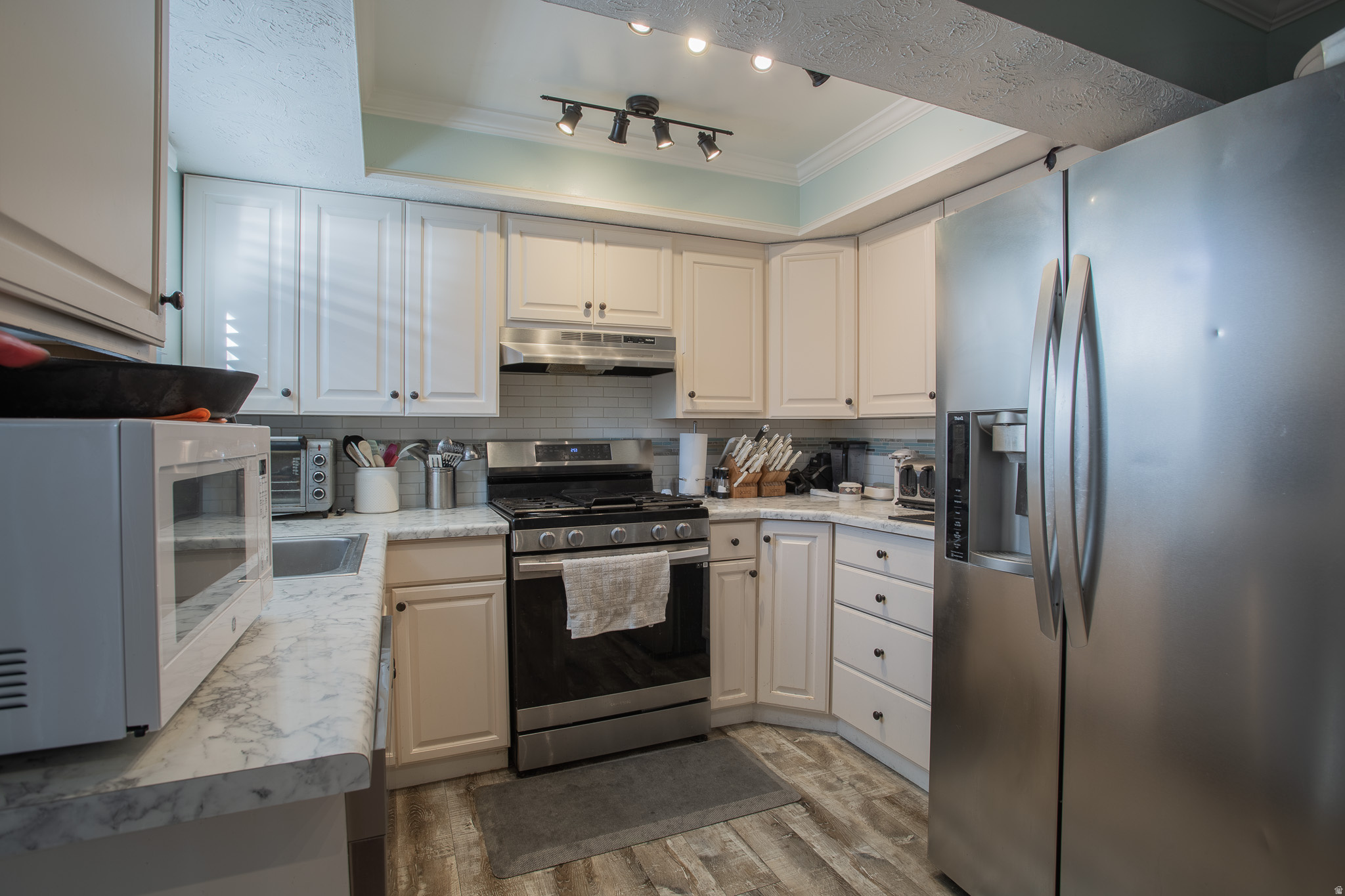 MEADOWBROOK - Residential