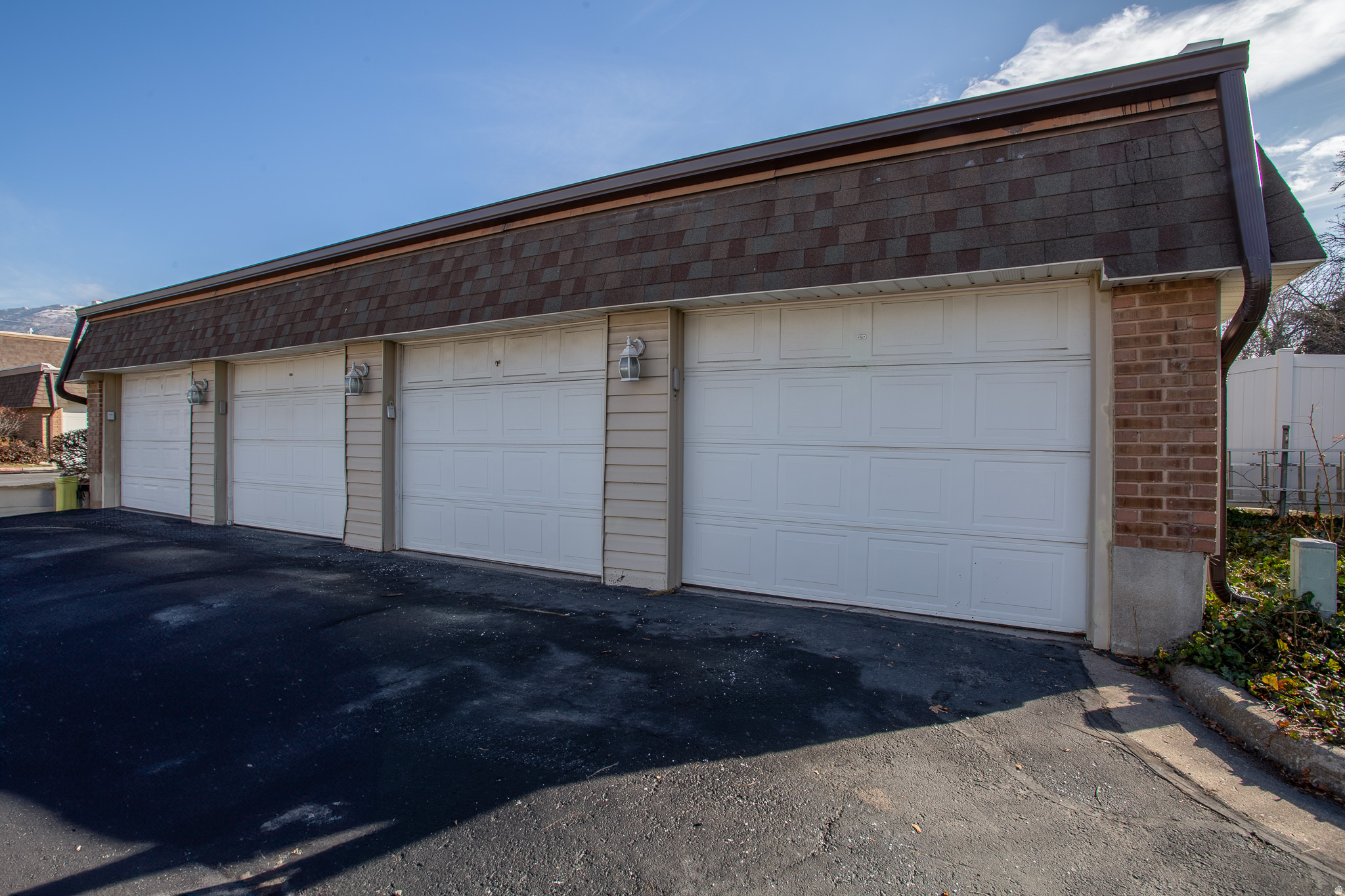 MEADOWBROOK - Residential