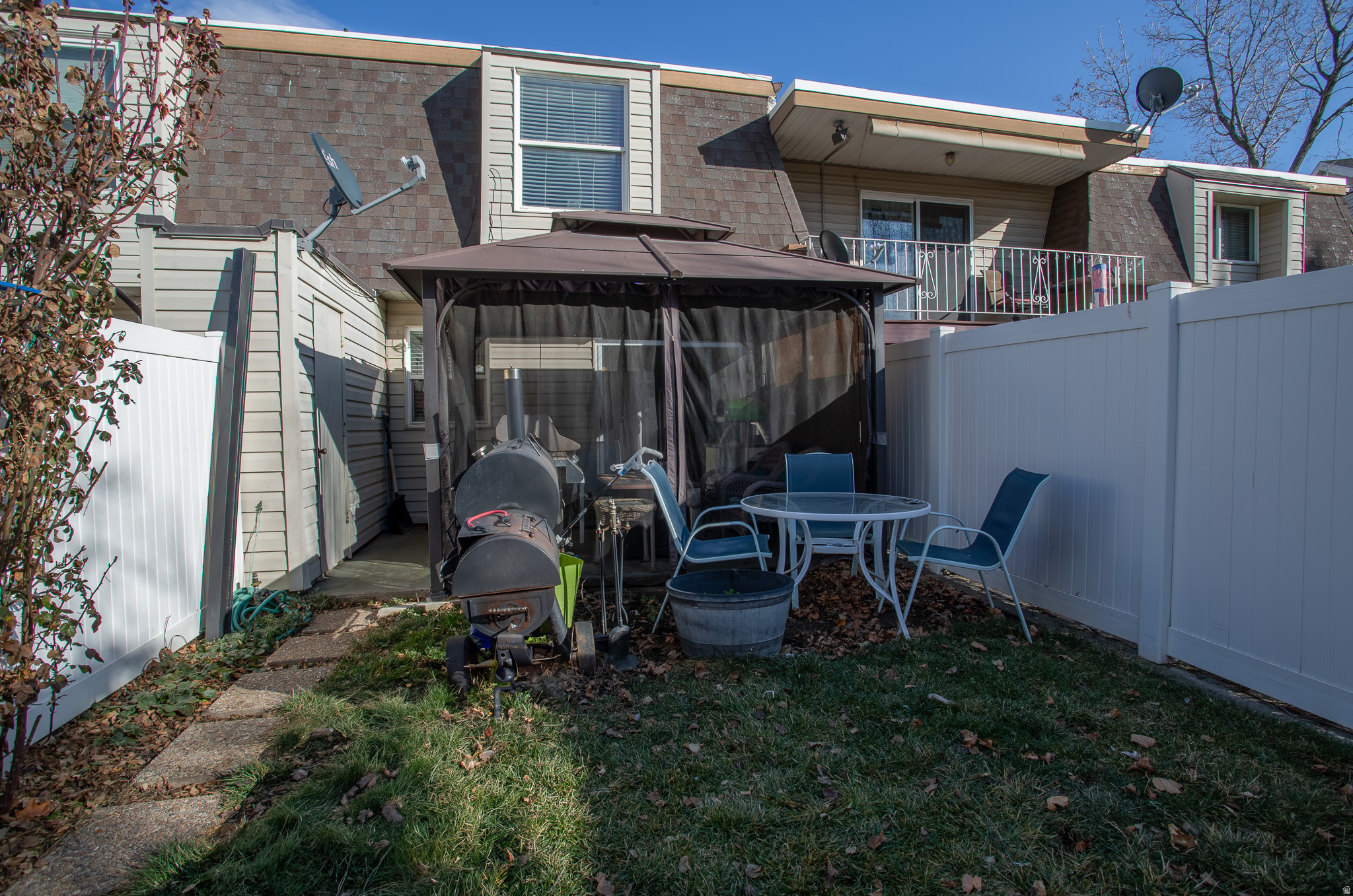 MEADOWBROOK - Residential