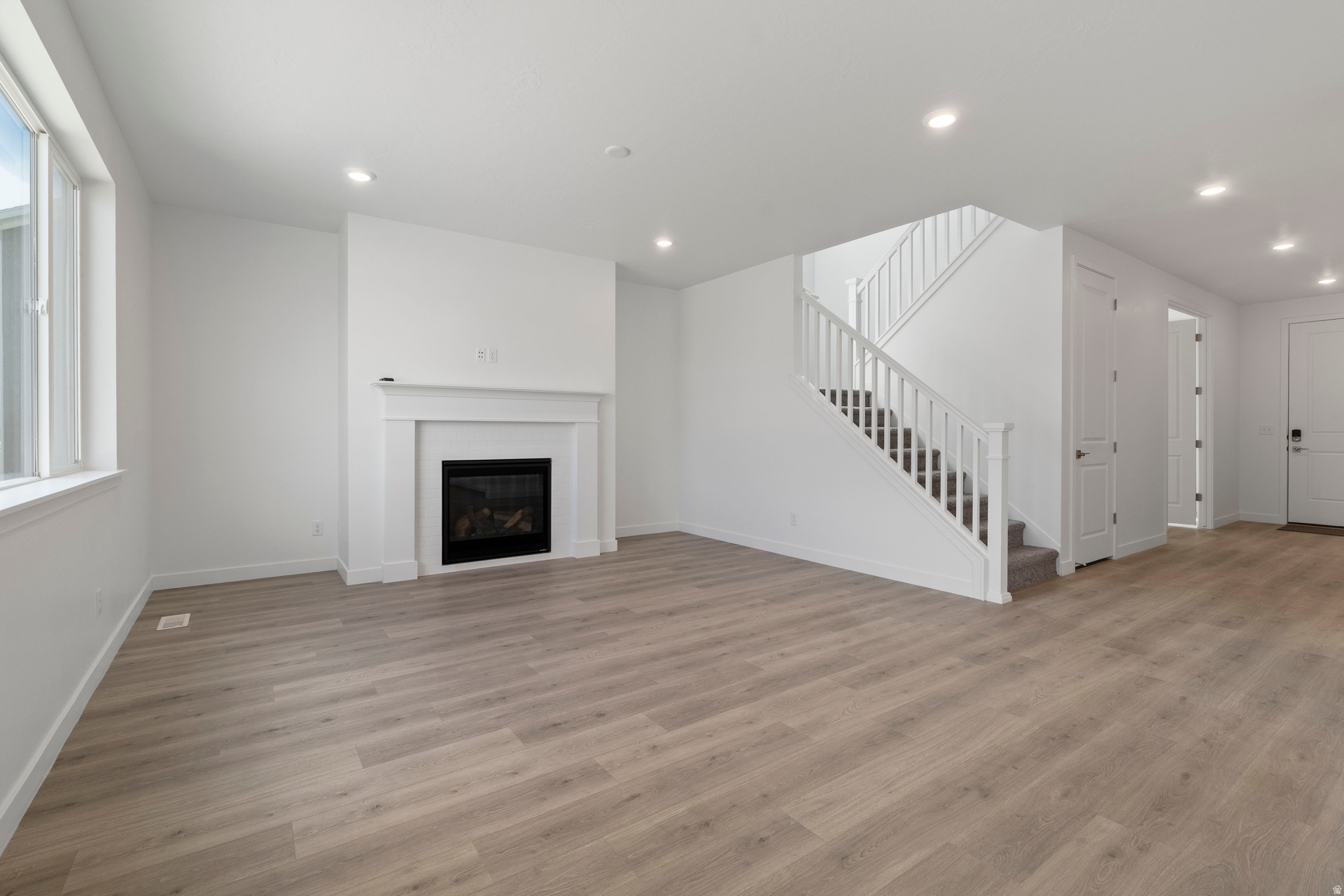 PONY EXPRESS ESTATES - Residential