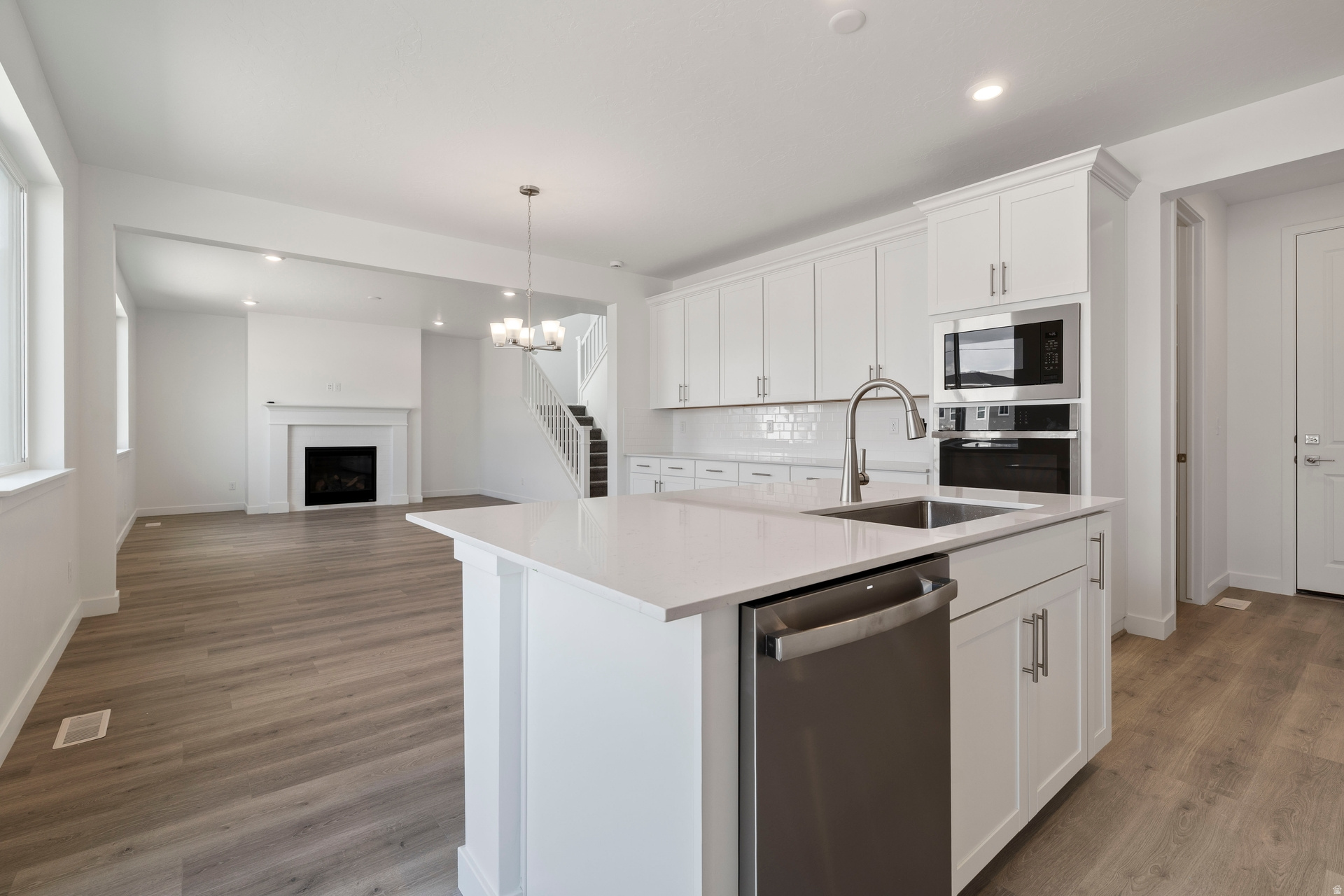 PONY EXPRESS ESTATES - Residential