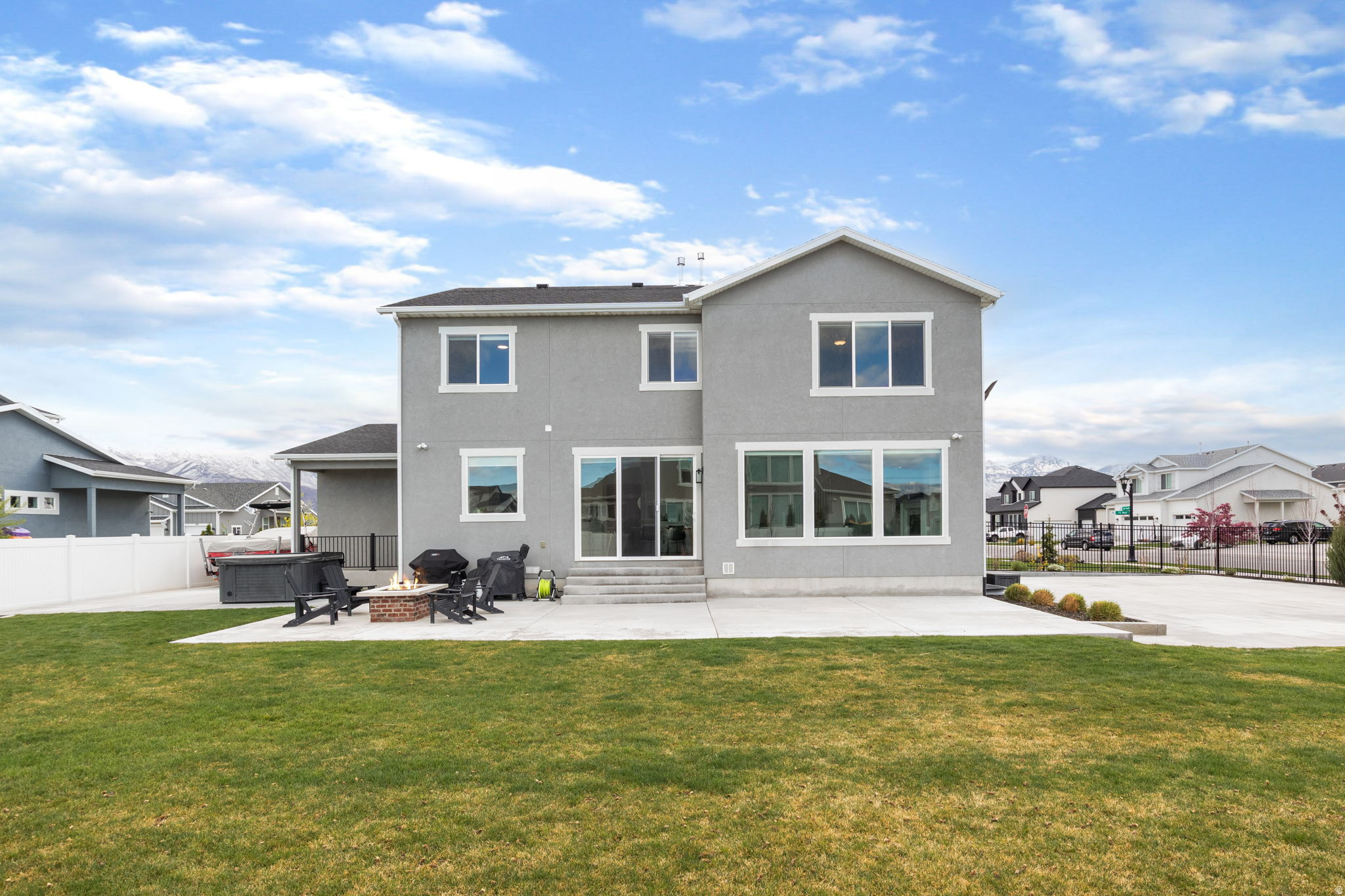 HAMPTON AT WATERS EDGE - Residential