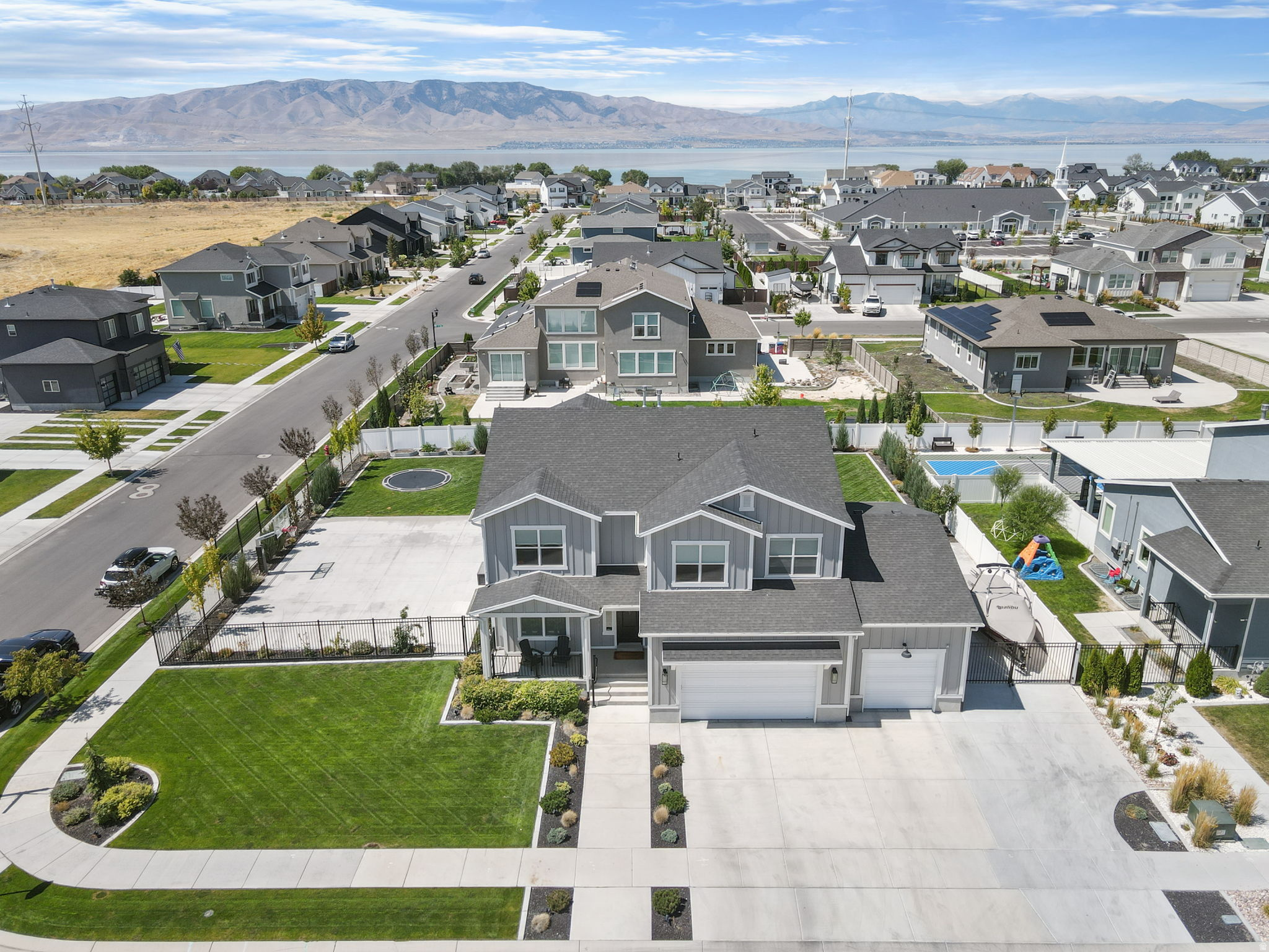 HAMPTON AT WATERS EDGE - Residential