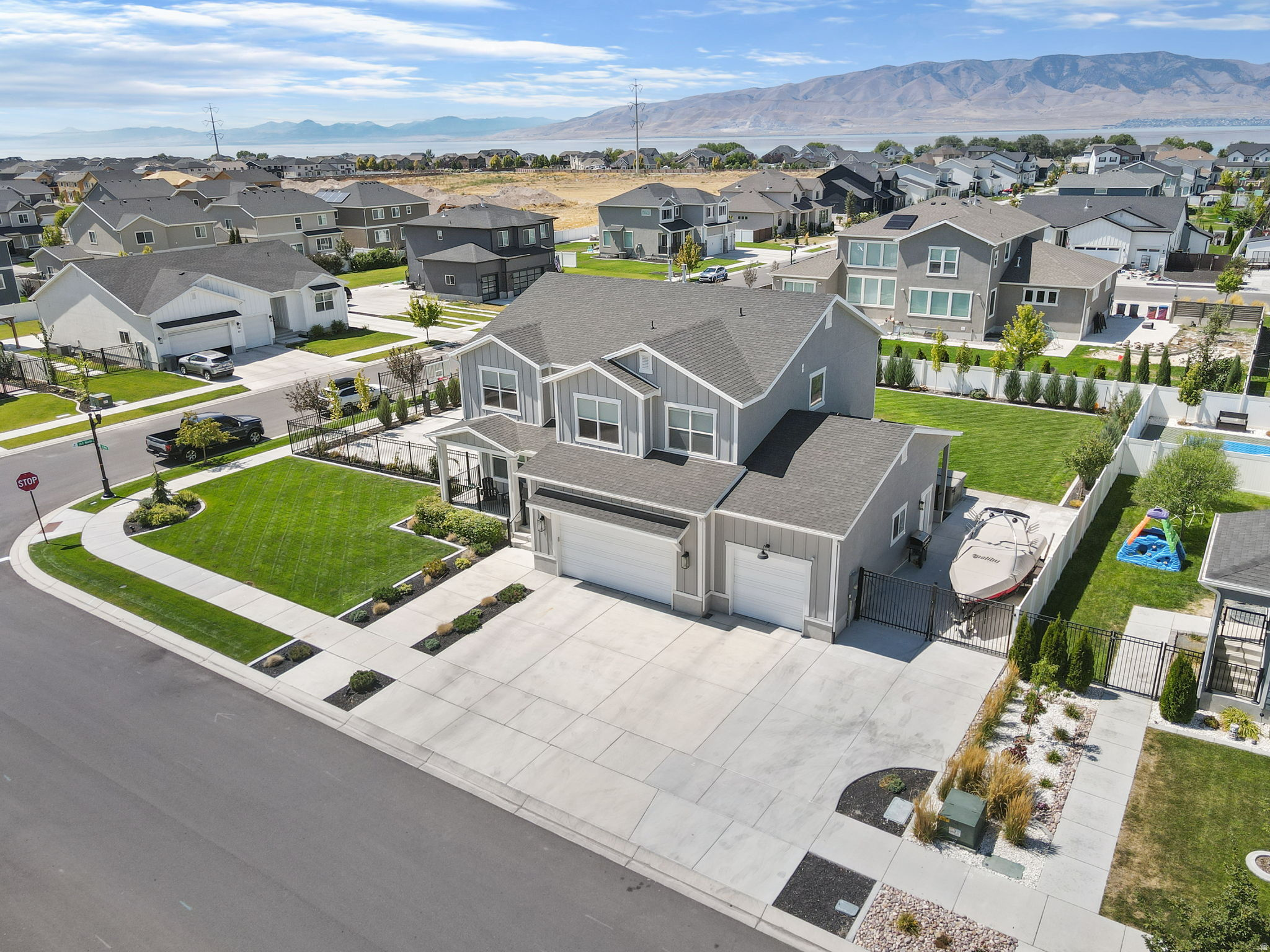 HAMPTON AT WATERS EDGE - Residential