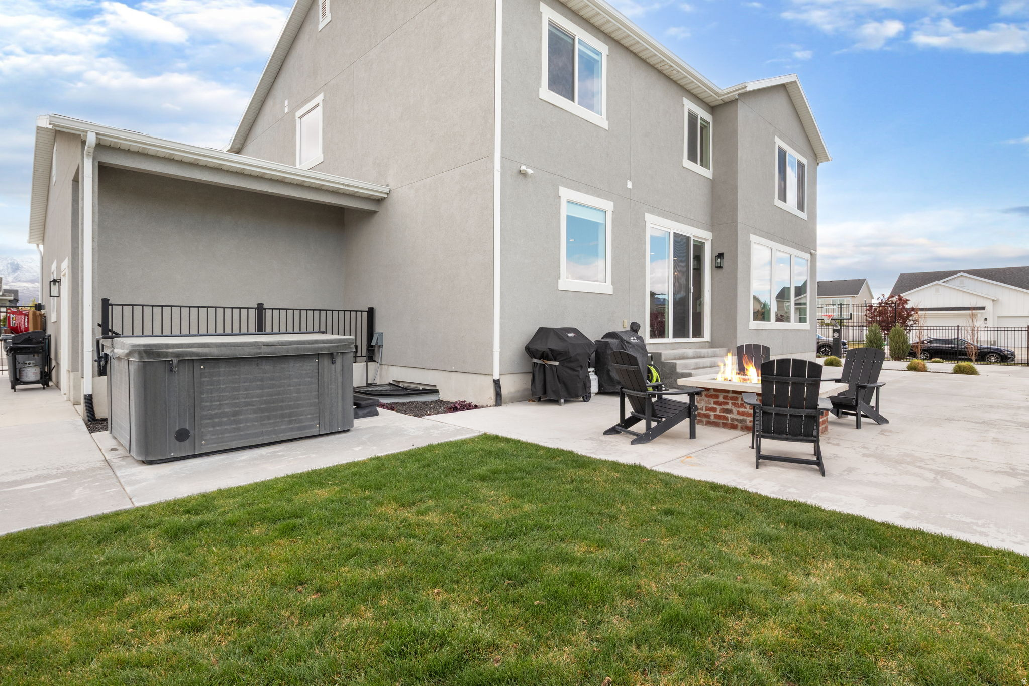 HAMPTON AT WATERS EDGE - Residential