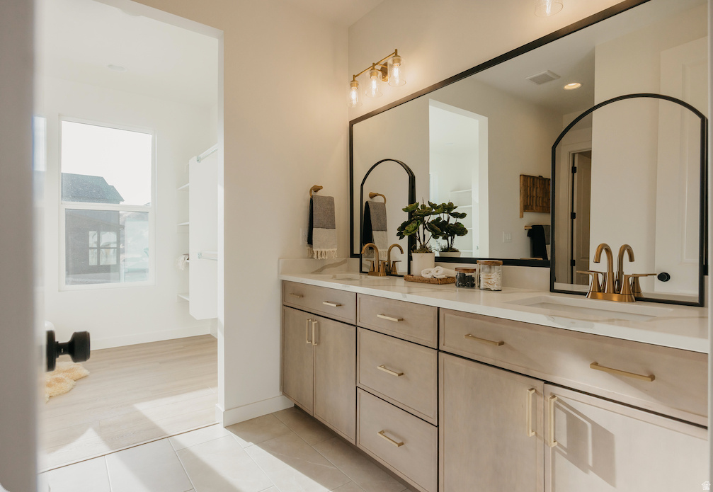 CANYON POINT - Residential