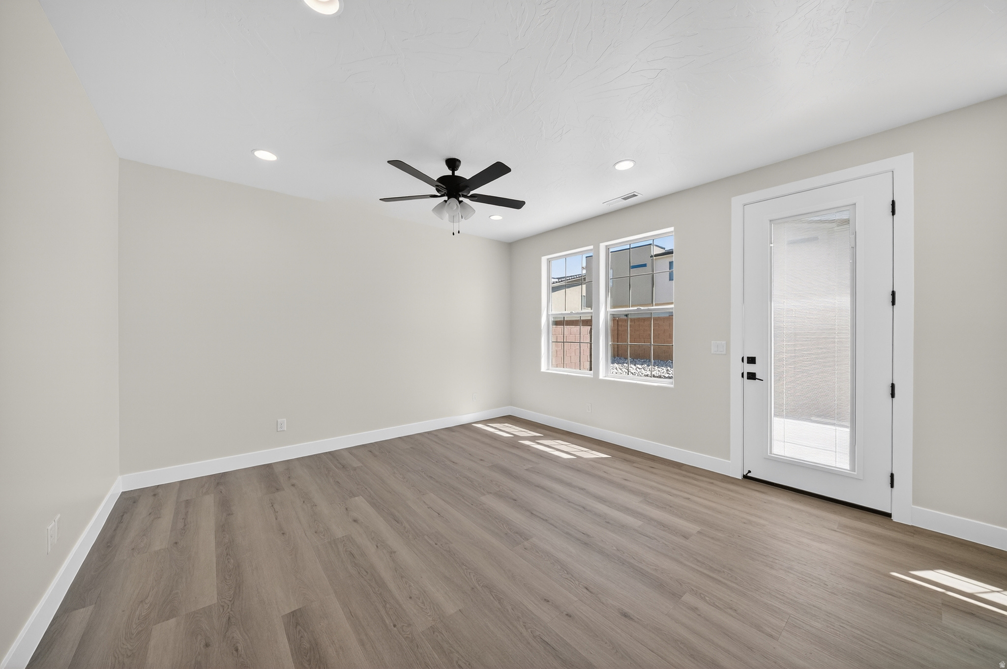 SOUTH DESERT - Residential
