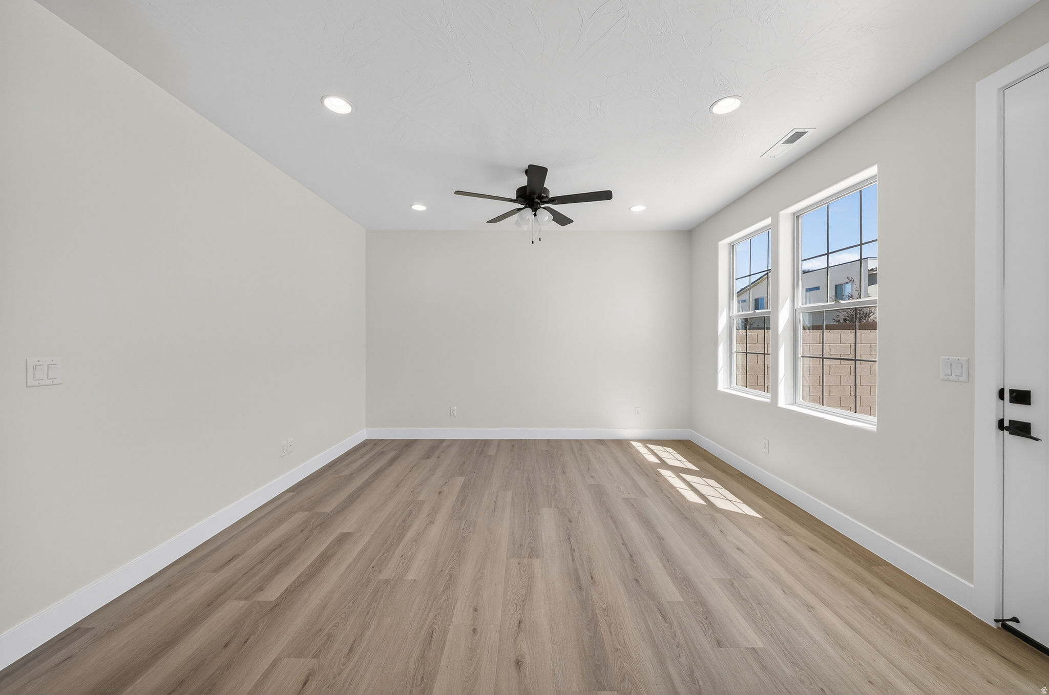 SOUTH DESERT - Residential