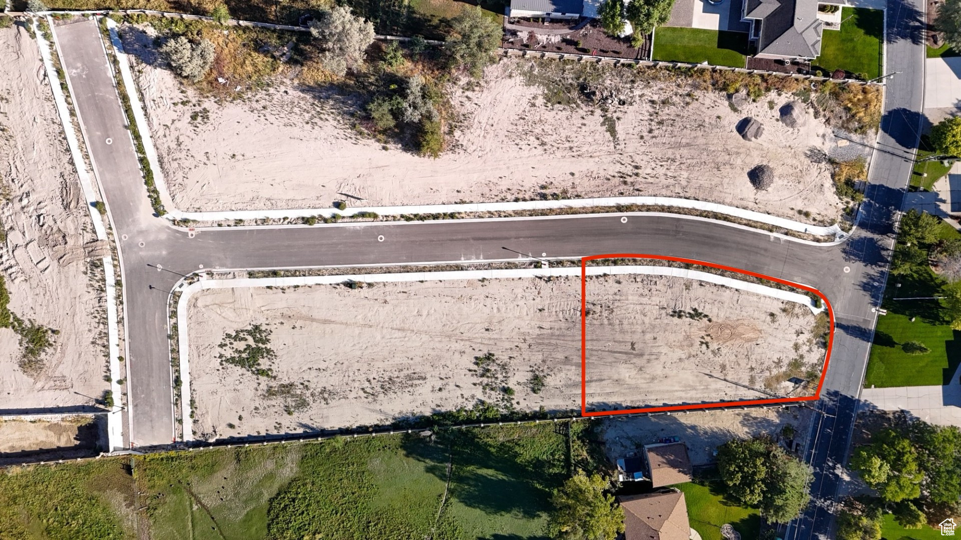 Welcome to the new luxury community, Haven Hills at South Jordan. This community is conveniently located right off of 11400 S & 400 W, within a few minutes from I-15, Scheels, Shopping Malls, Biking Trails, Fitness Centers & much more! The featured lot is lot # 9, which is a 0.44 acre corner lot, allowing for a large buildable footprint & usable land for your dream home!