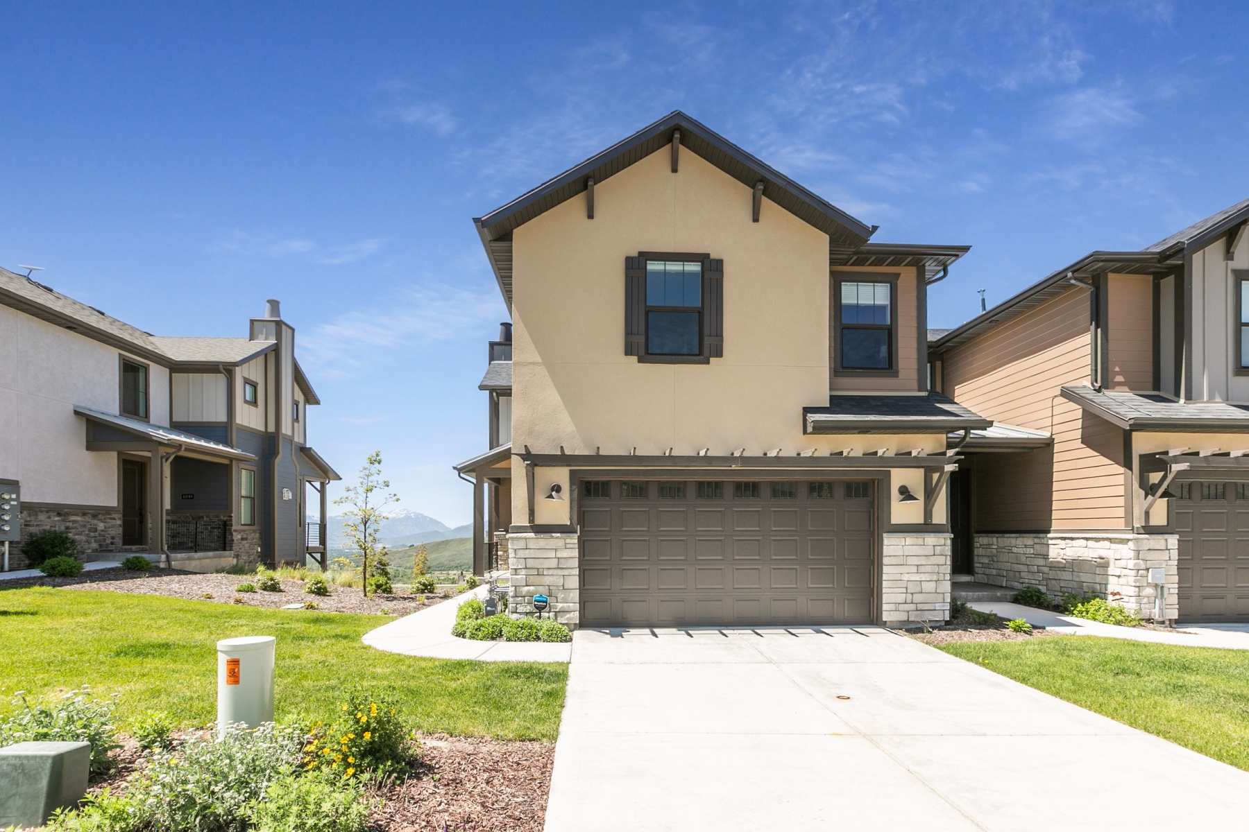 LEASE this UNFURNISHED 4 BED/4 BATH 2433 SF Condo nestled in the Jordanelle Ridge Subdivision, just off HWY 40.  Unrestricted Views of mount Timpanogos and no road noise. Conveniently located just thirty minutes from the Salt Lake City International Airport and ten minutes from historic Main Street in Park City. 2021 build with popular mountain-contemporary finishes and architecture. A quaint and quiet neighborhood with all of the conveniences that you could want! Epoxy sealed garage floor; garage heater, black out blinds in bedroom, whole home air purifier; RO water system, water shut off valve, two TV mounts (one with HDMI cable installed) metal shelving in garage. MINIMUM 6 month LEASE.   Utilities not included in rent.  First month's rent and security deposit due upon signing. NO SMOKING/VAPING. PETS NEGOTIABLE.  Verification of funds and employment required.    The information contained herein is furnished to the best of knowledge. Tenant and/or tenant's agent responsible to verify the accuracy of all information. This information is subject to change without notice. Brokerage assumes no responsibility for accuracy.