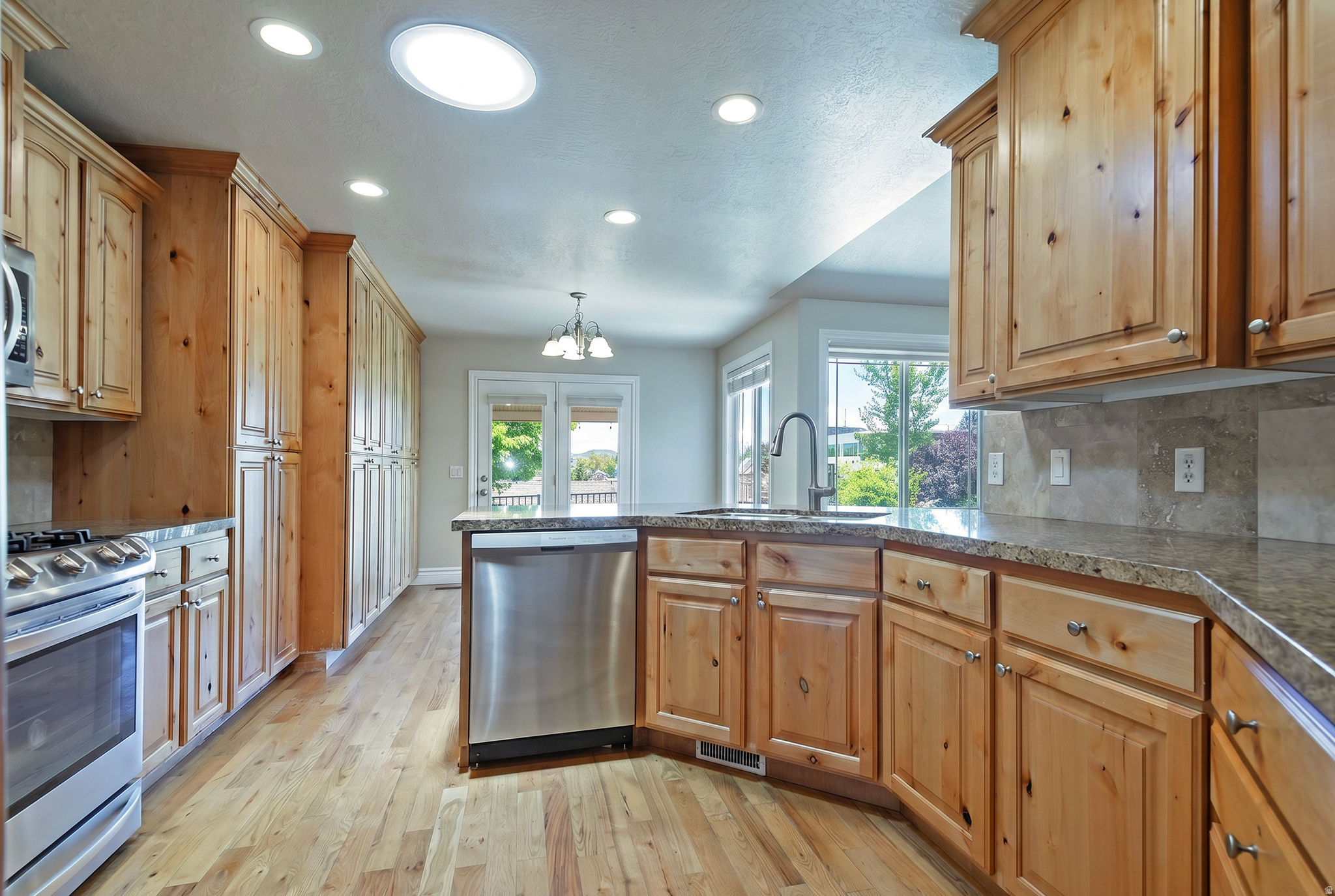 JORDAN HILLS ESTATES - Residential