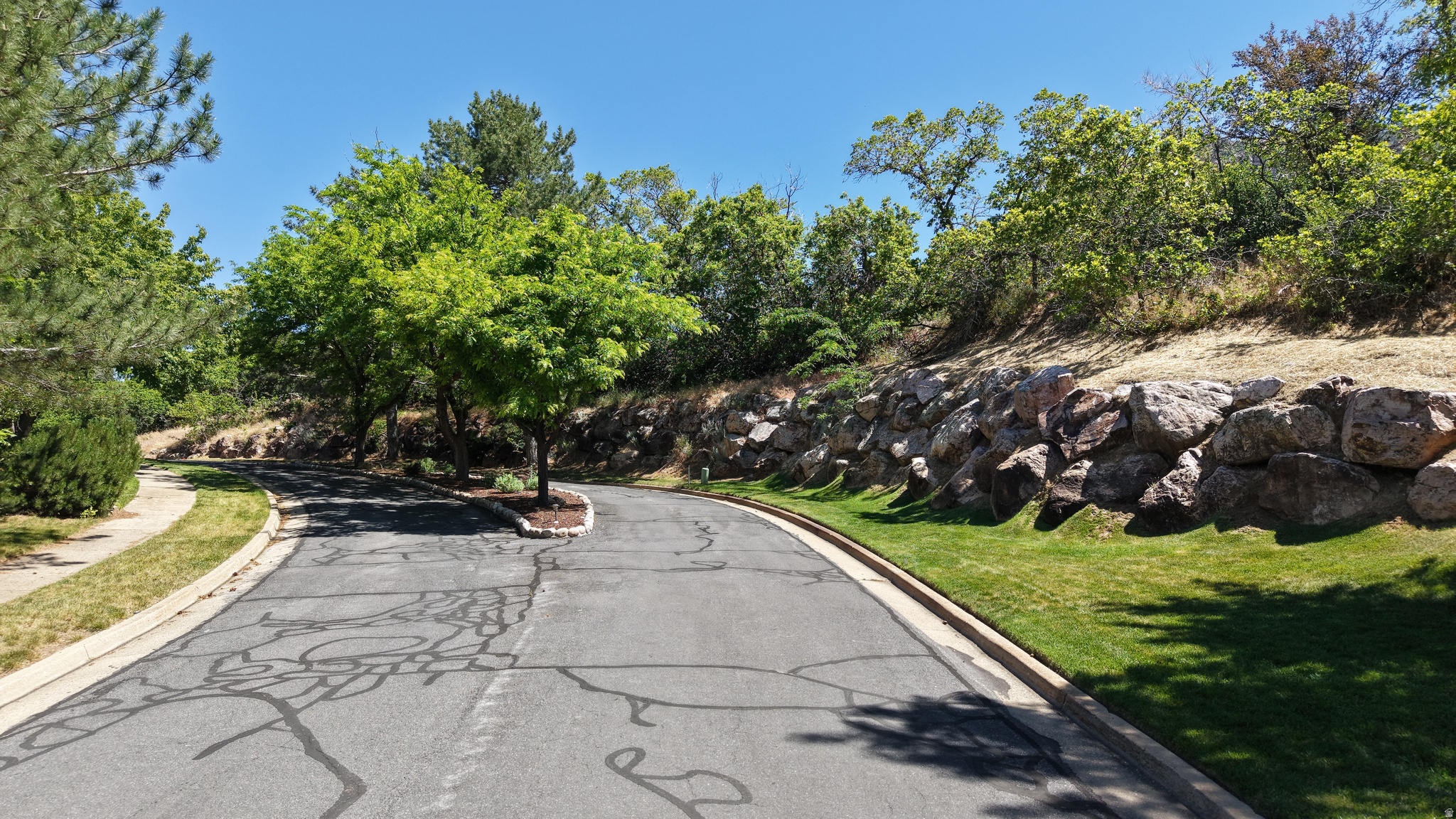 EAST BENCH AT 29TH - Land