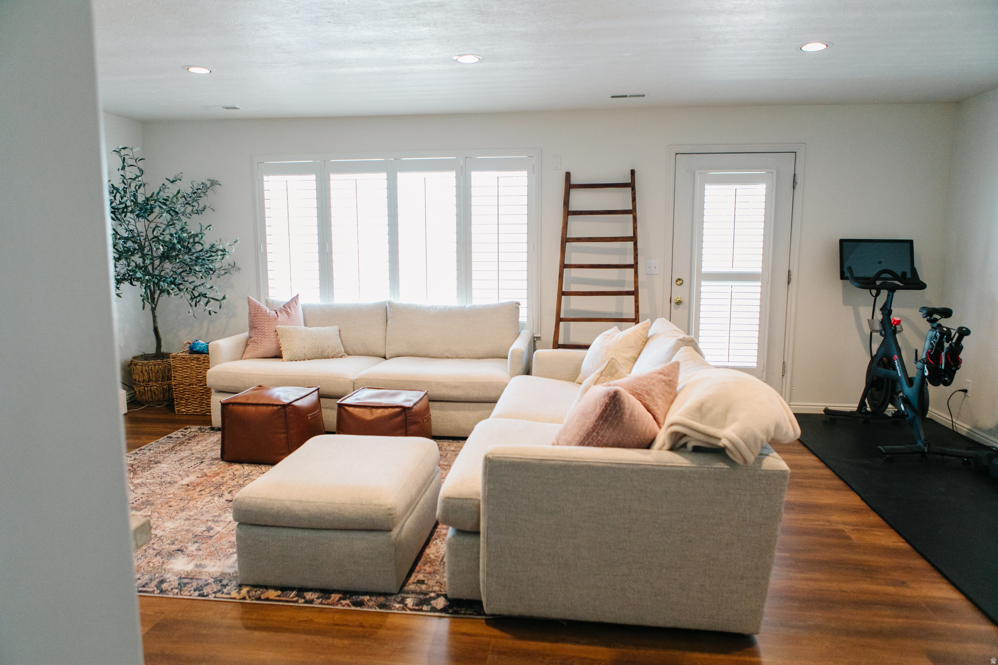 RIDGEVIEW - Residential