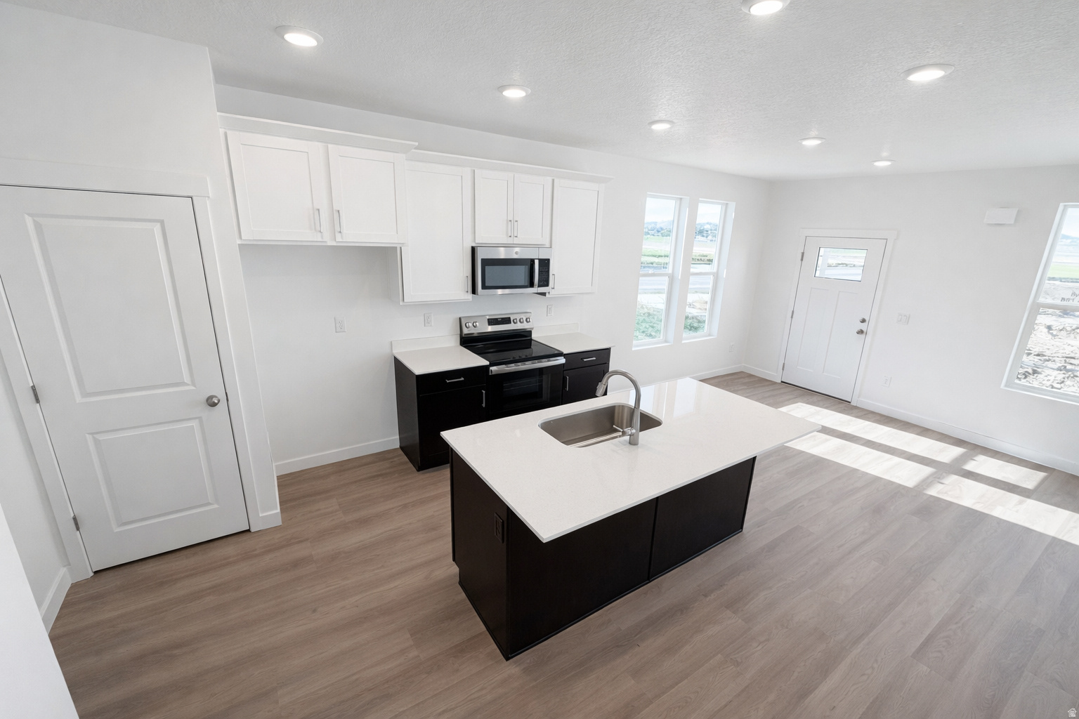BEACON POINTE - Residential