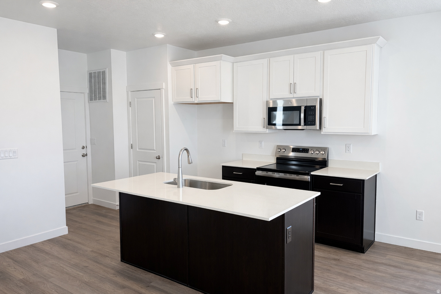BEACON POINTE - Residential