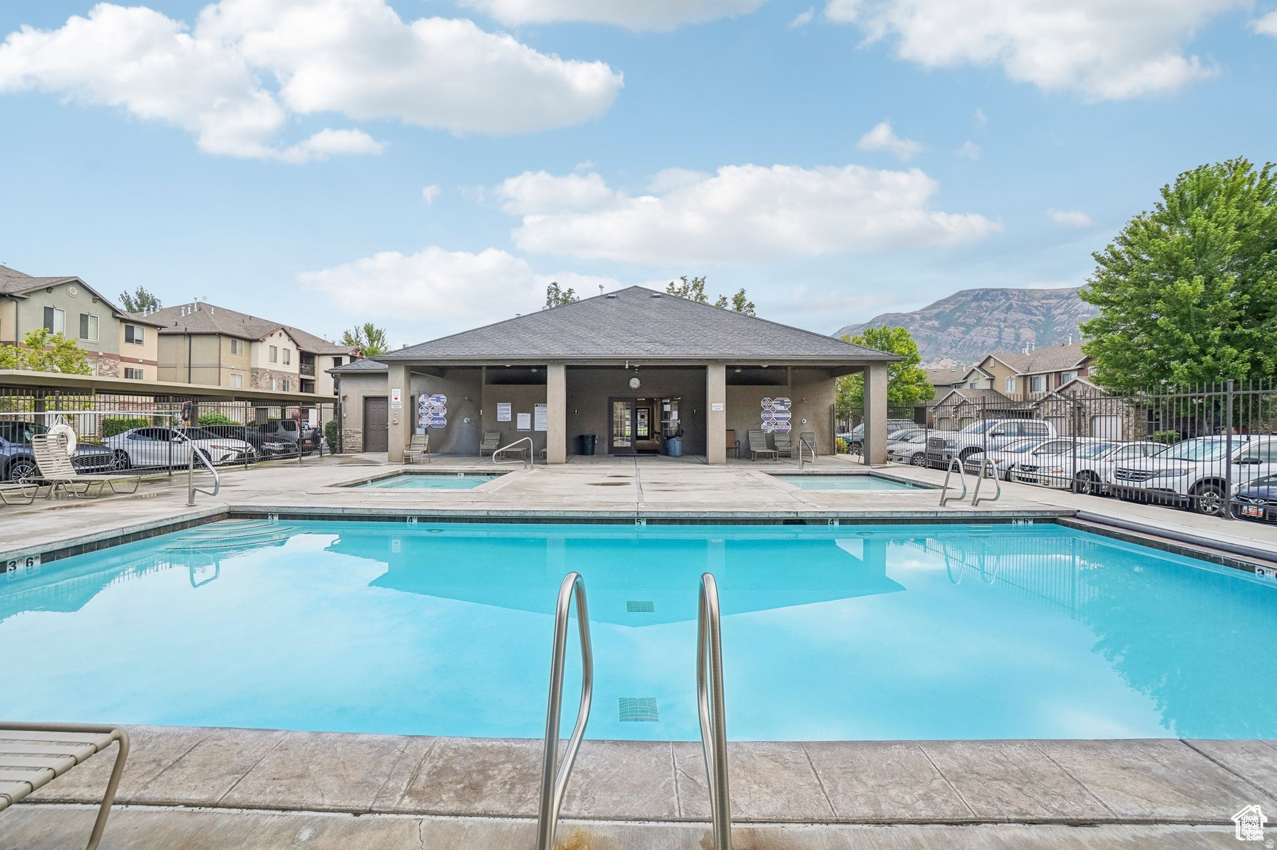 GATEWAY VILLAGE - Residential