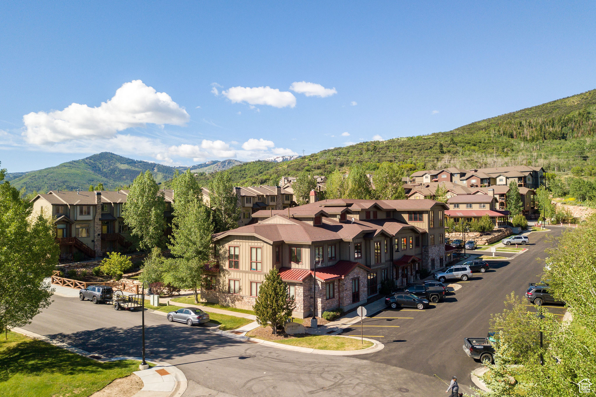 BEAR HOLLOW VILLAGE - Commercial Lease