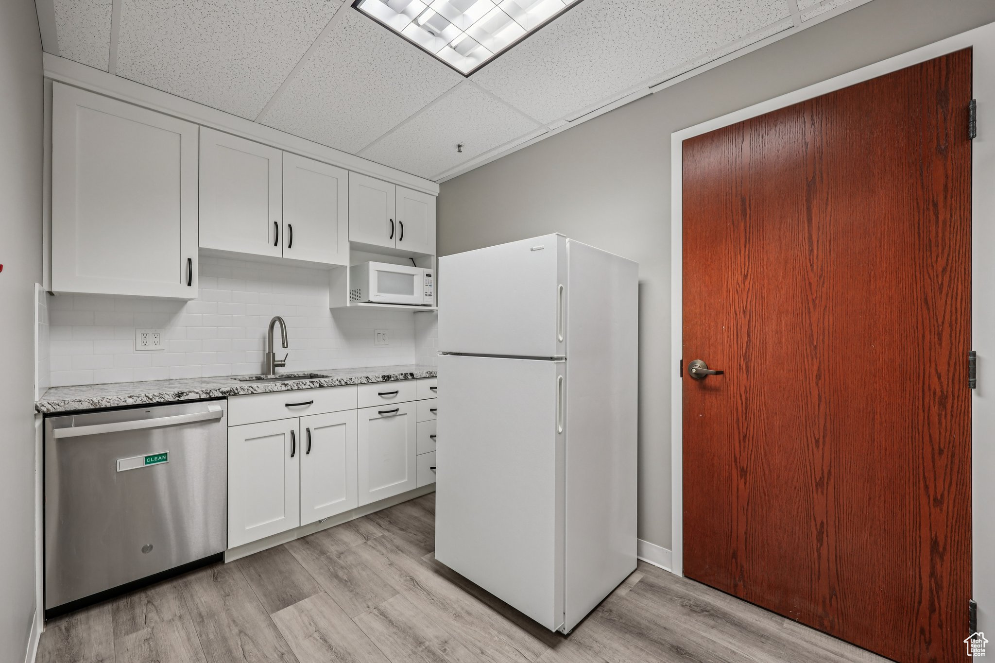 BEAR HOLLOW VILLAGE - Commercial Lease