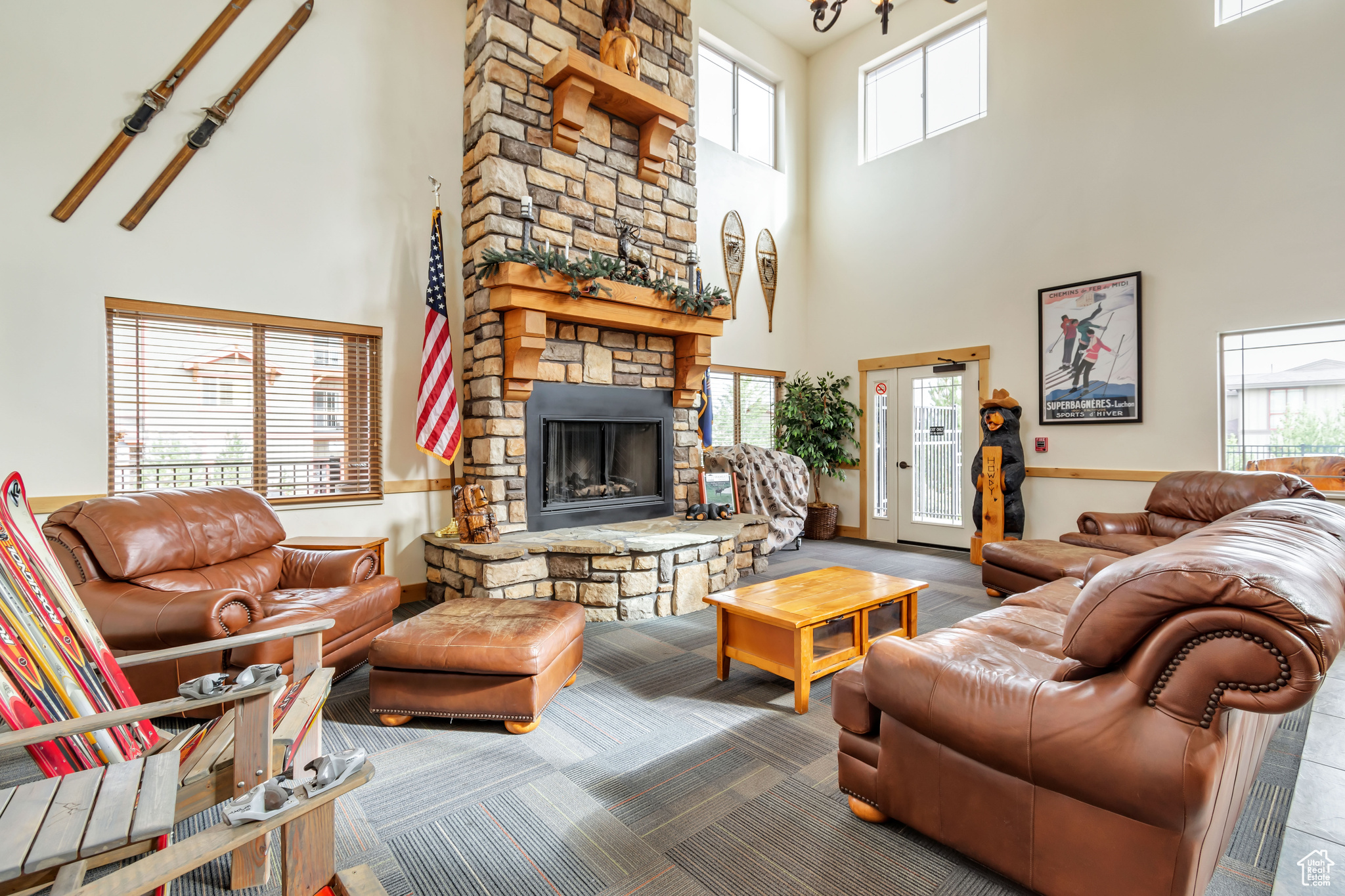 BEAR HOLLOW VILLAGE - Commercial Lease