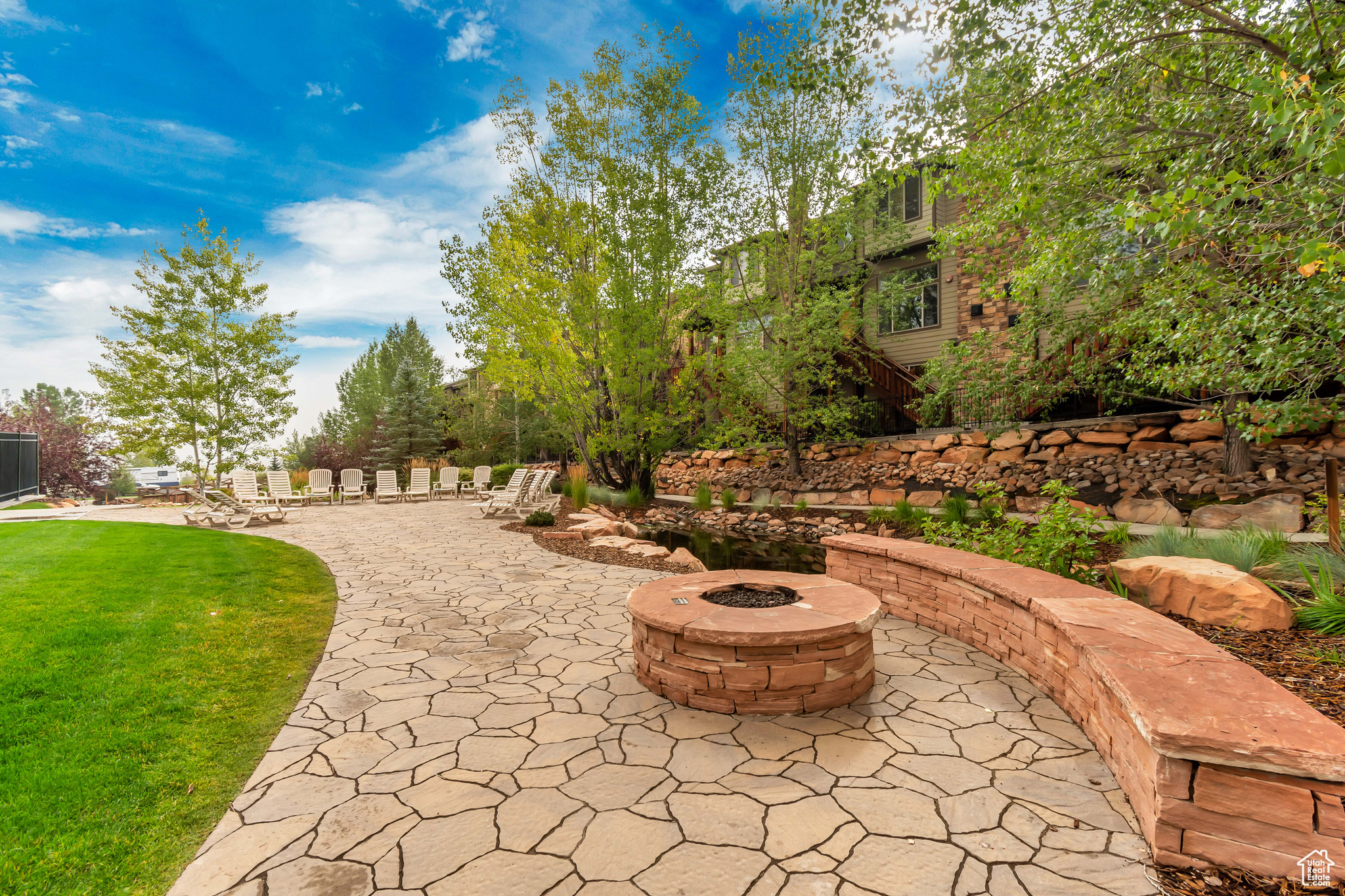 BEAR HOLLOW VILLAGE - Commercial Lease