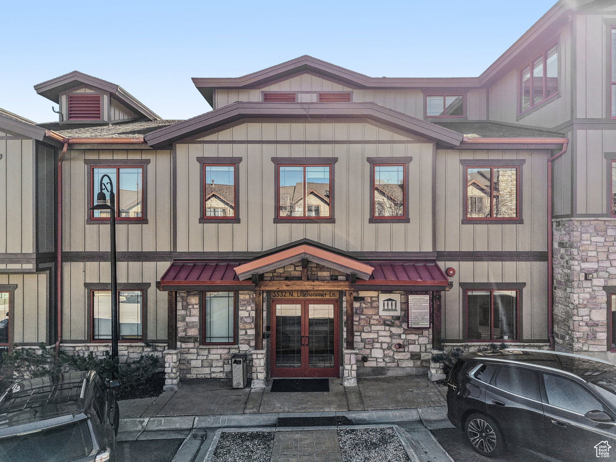 BEAR HOLLOW VILLAGE - Commercial Lease