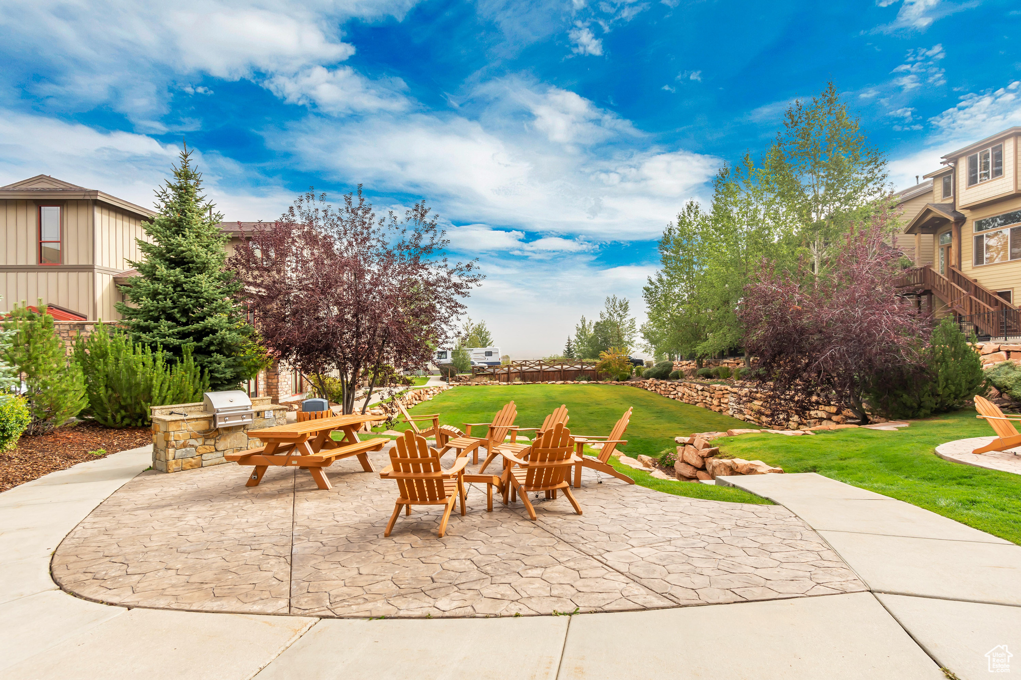 BEAR HOLLOW VILLAGE - Commercial Lease