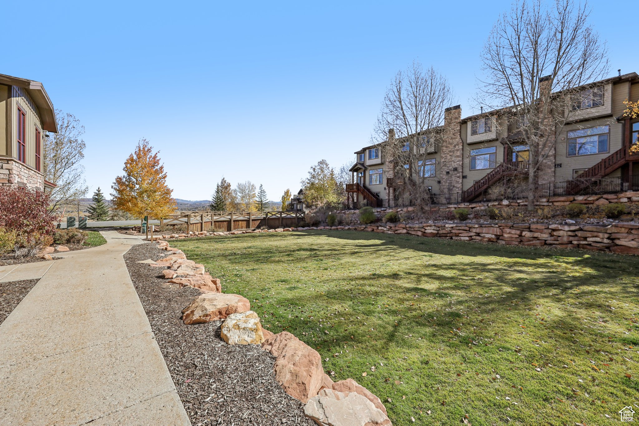 BEAR HOLLOW VILLAGE - Commercial Lease