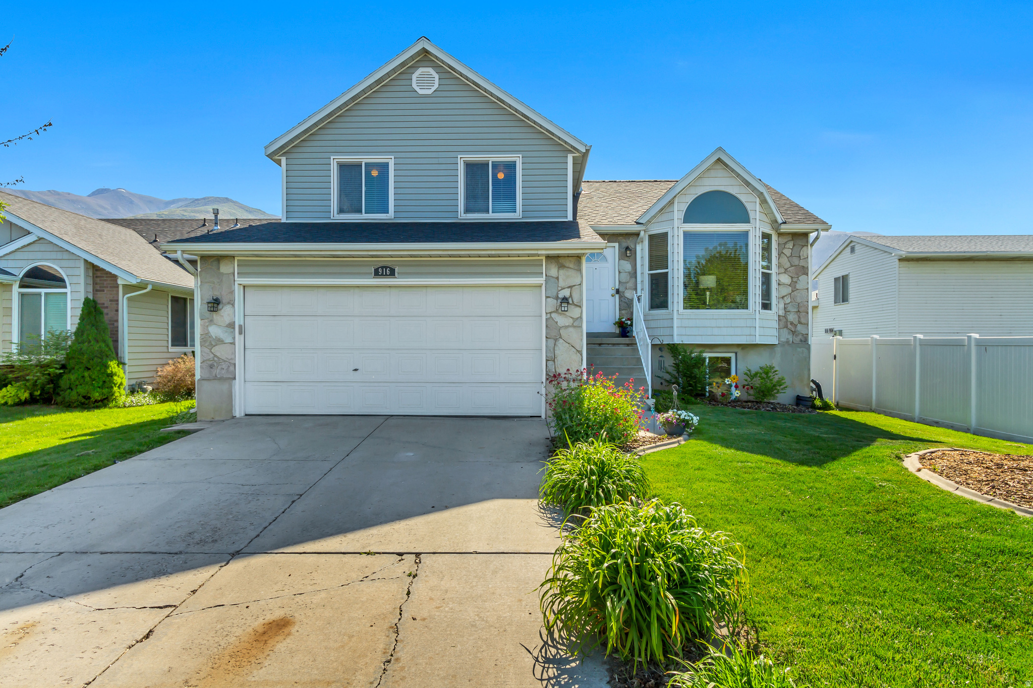 Beautifully maintained home in an ideal Farmington location, just minutes from freeway access, shopping, restaurants, and everything at Farmington Station. This well cared for property features a beautifully remodeled primary bathroom along with an additional full bathroom that has been completely updated. The home offers a comfortable layout, pride of ownership throughout, and a great backyard with stunning mountain views, perfect for relaxing or entertaining. Conveniently located while still offering a peaceful neighborhood feel.