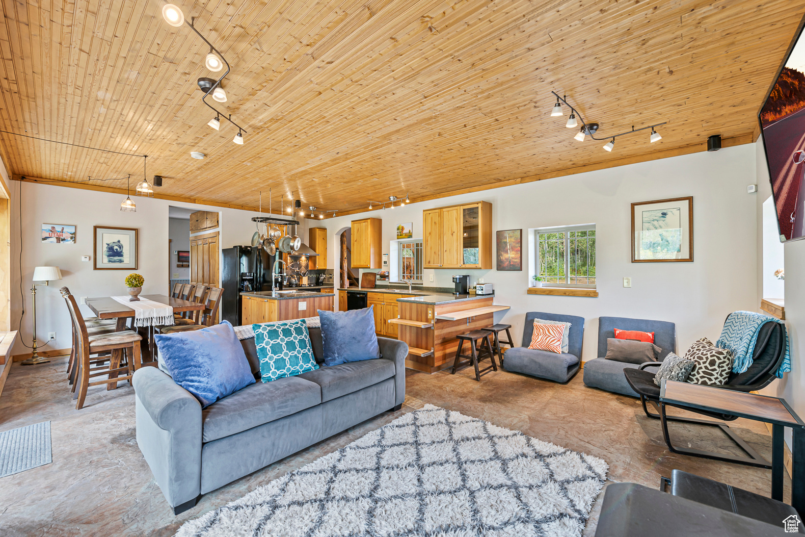 PINE MEADOW RANCH - Residential