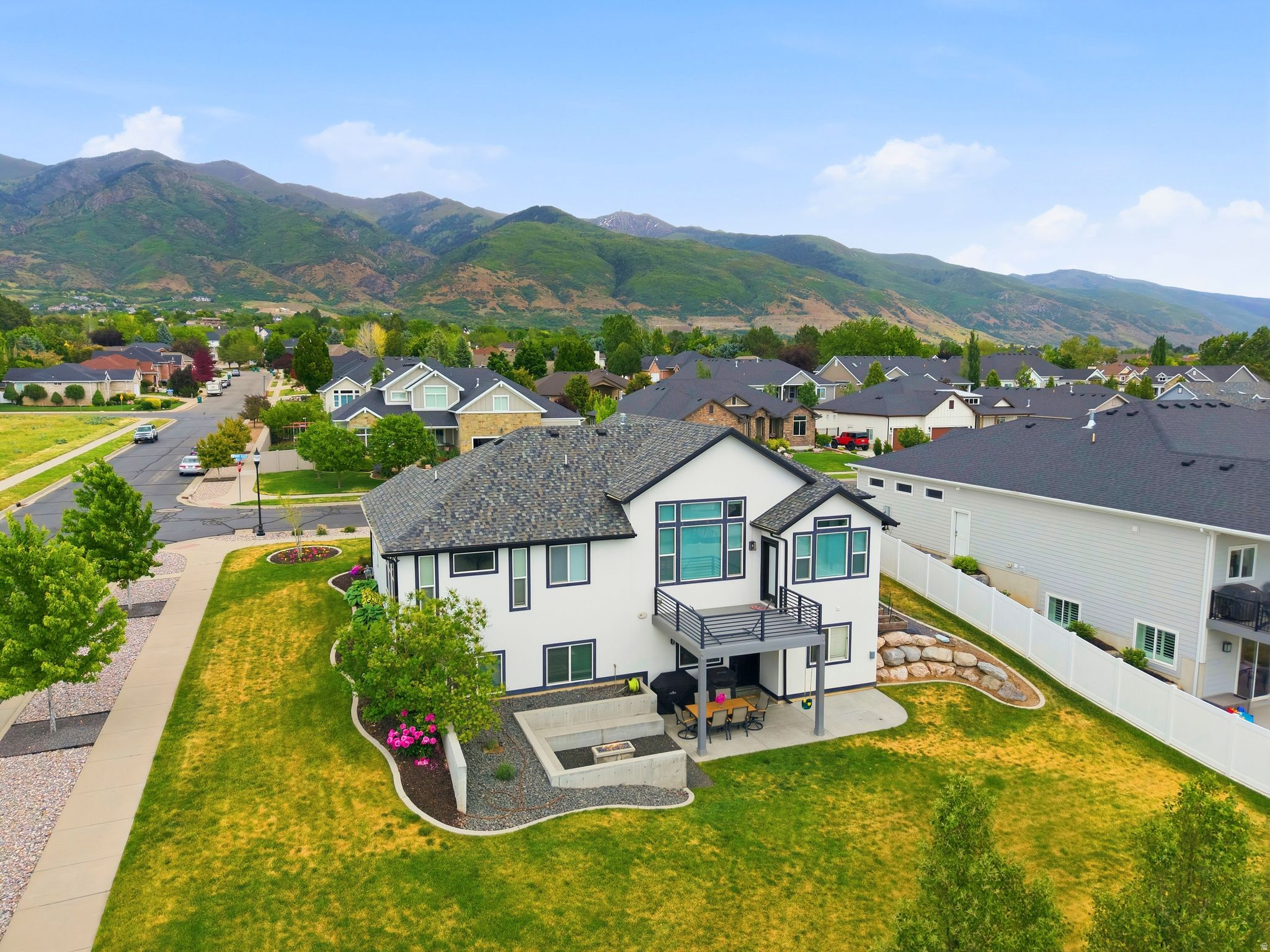 MUTTON HOLLOW EST - Residential