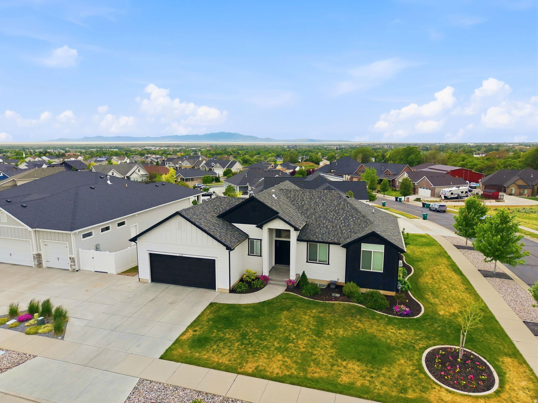 MUTTON HOLLOW EST - Residential