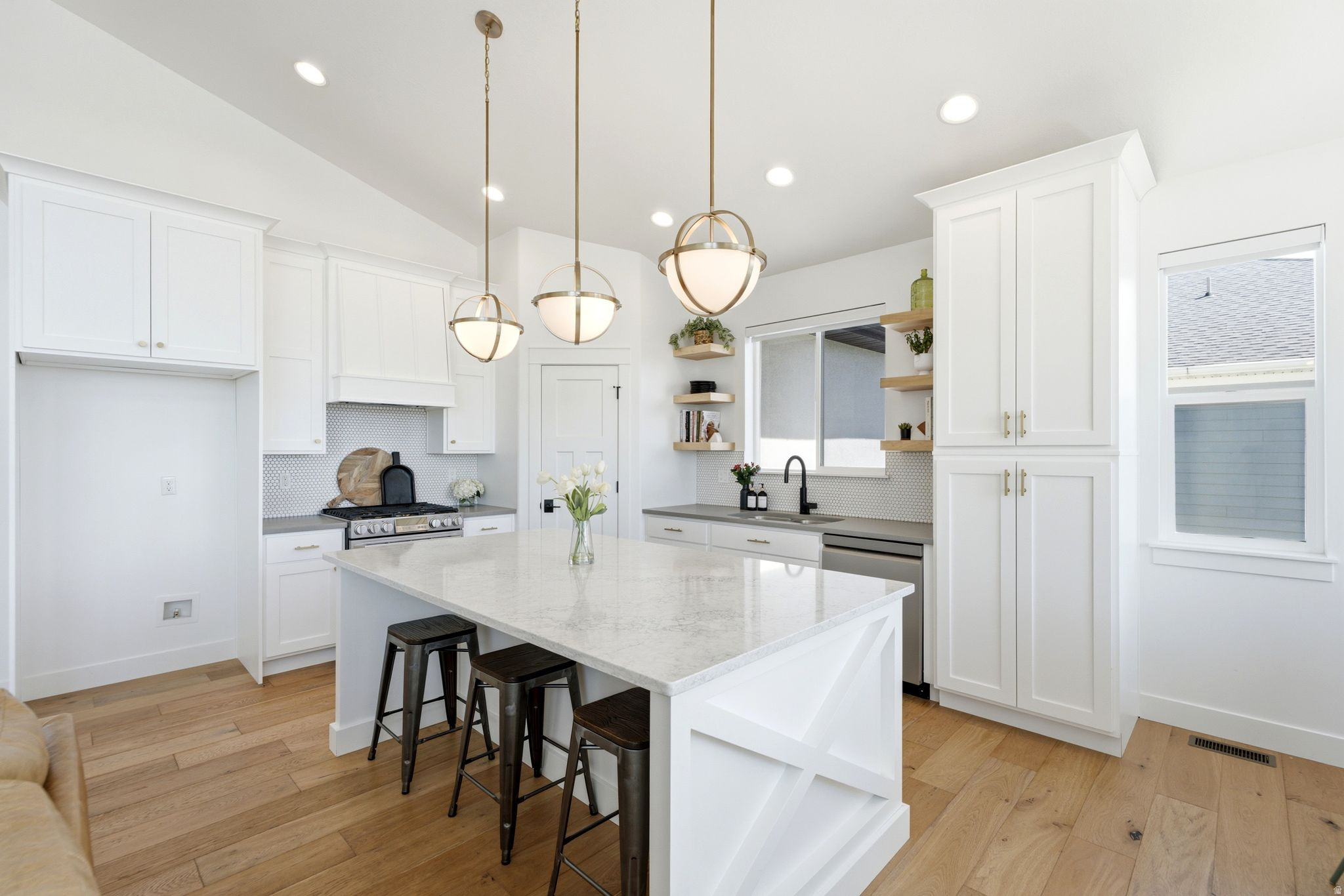 MUTTON HOLLOW EST - Residential