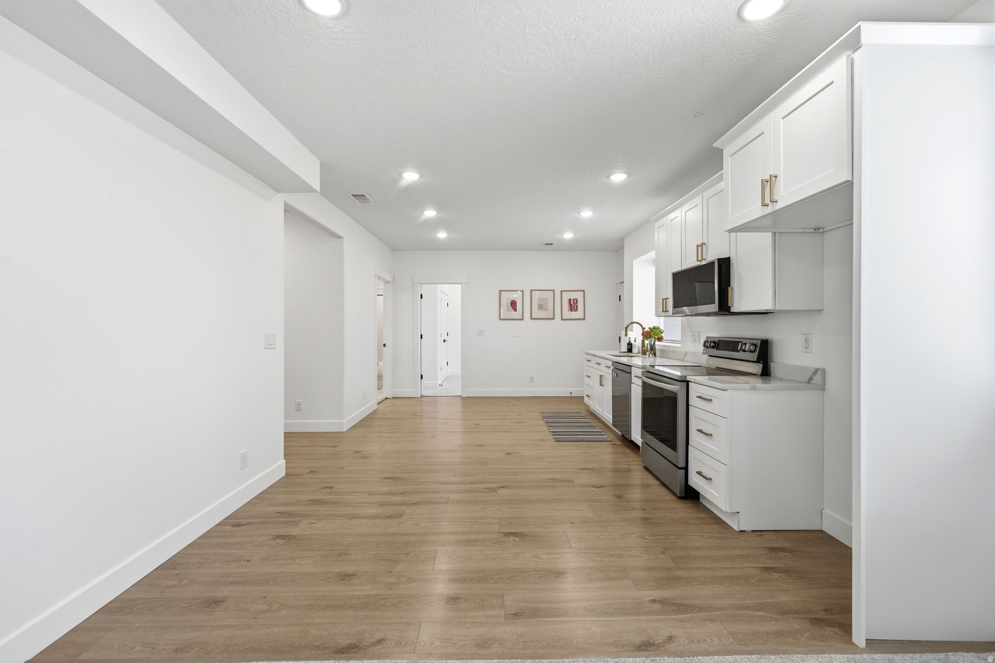 MUTTON HOLLOW EST - Residential