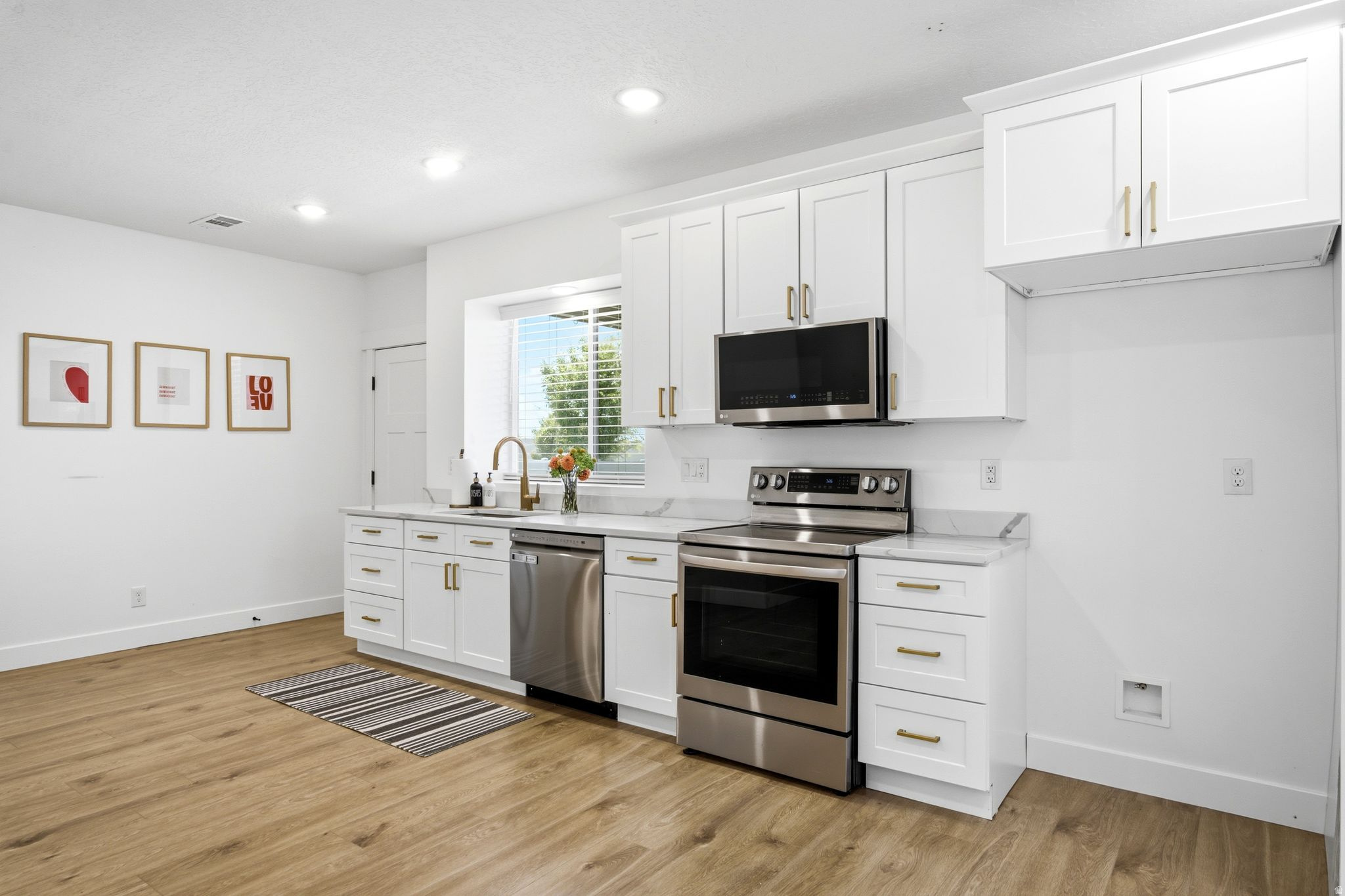 MUTTON HOLLOW EST - Residential