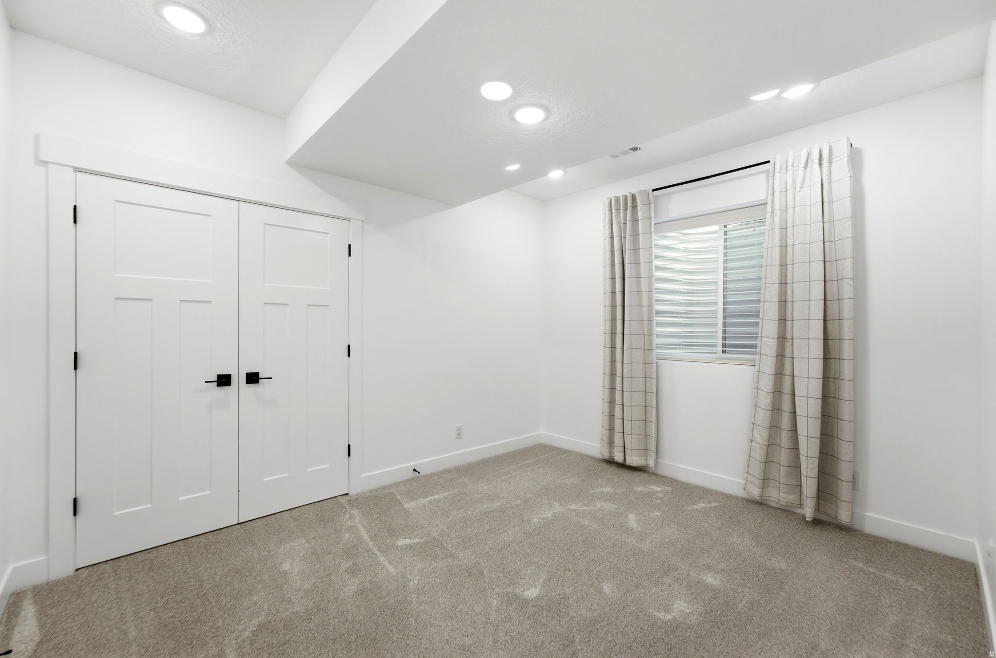 MUTTON HOLLOW EST - Residential