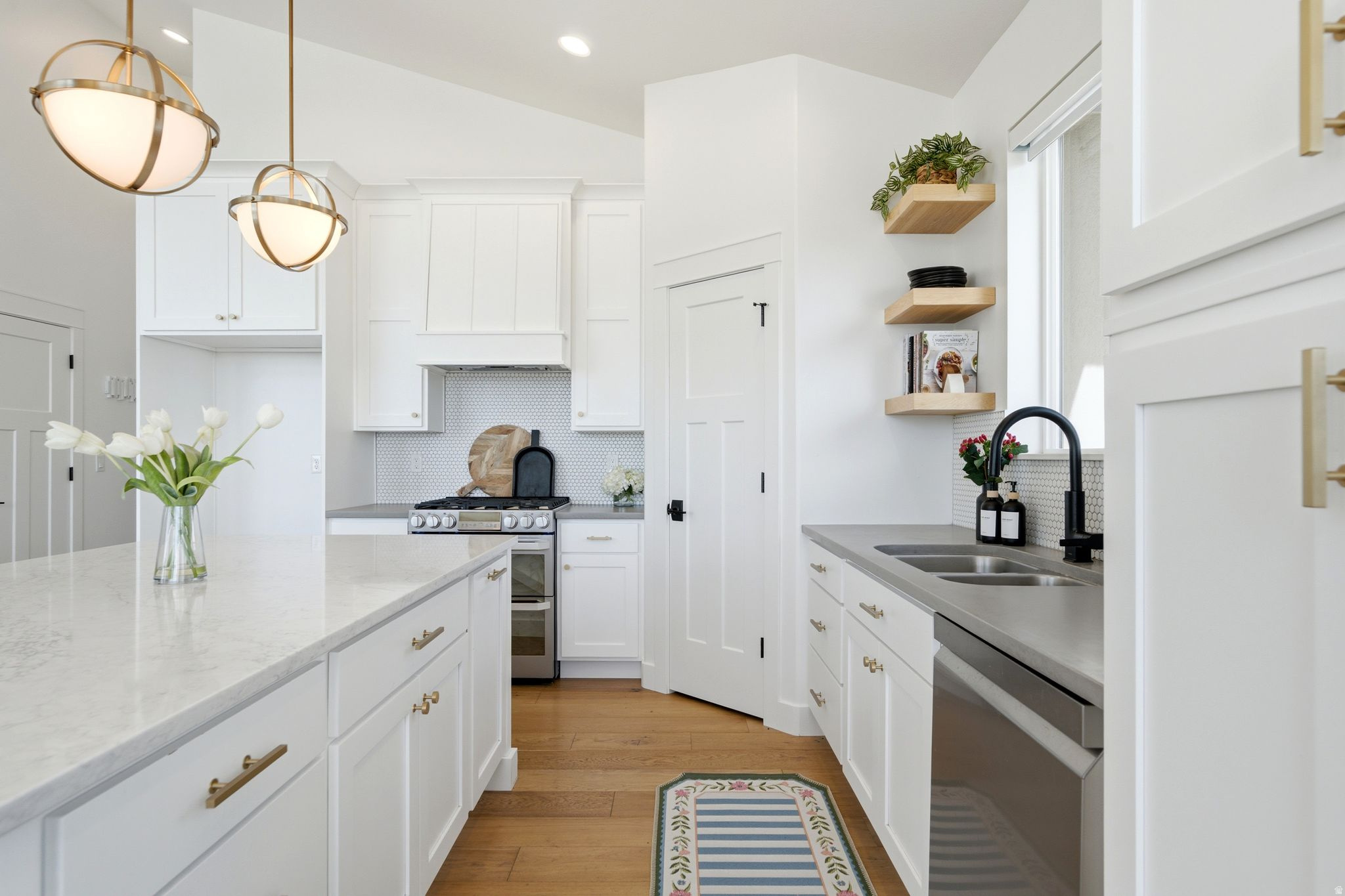 MUTTON HOLLOW EST - Residential