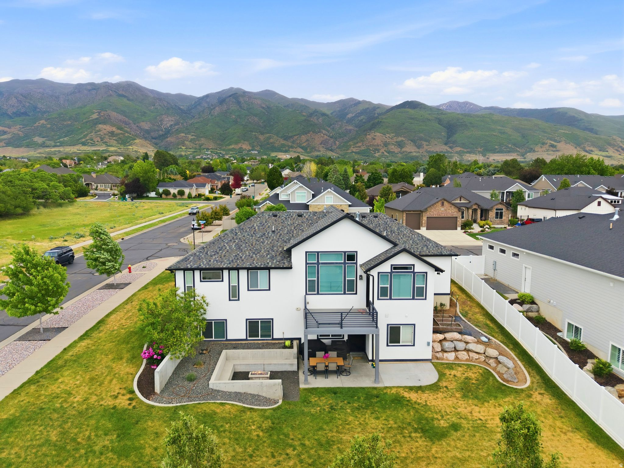 MUTTON HOLLOW EST - Residential
