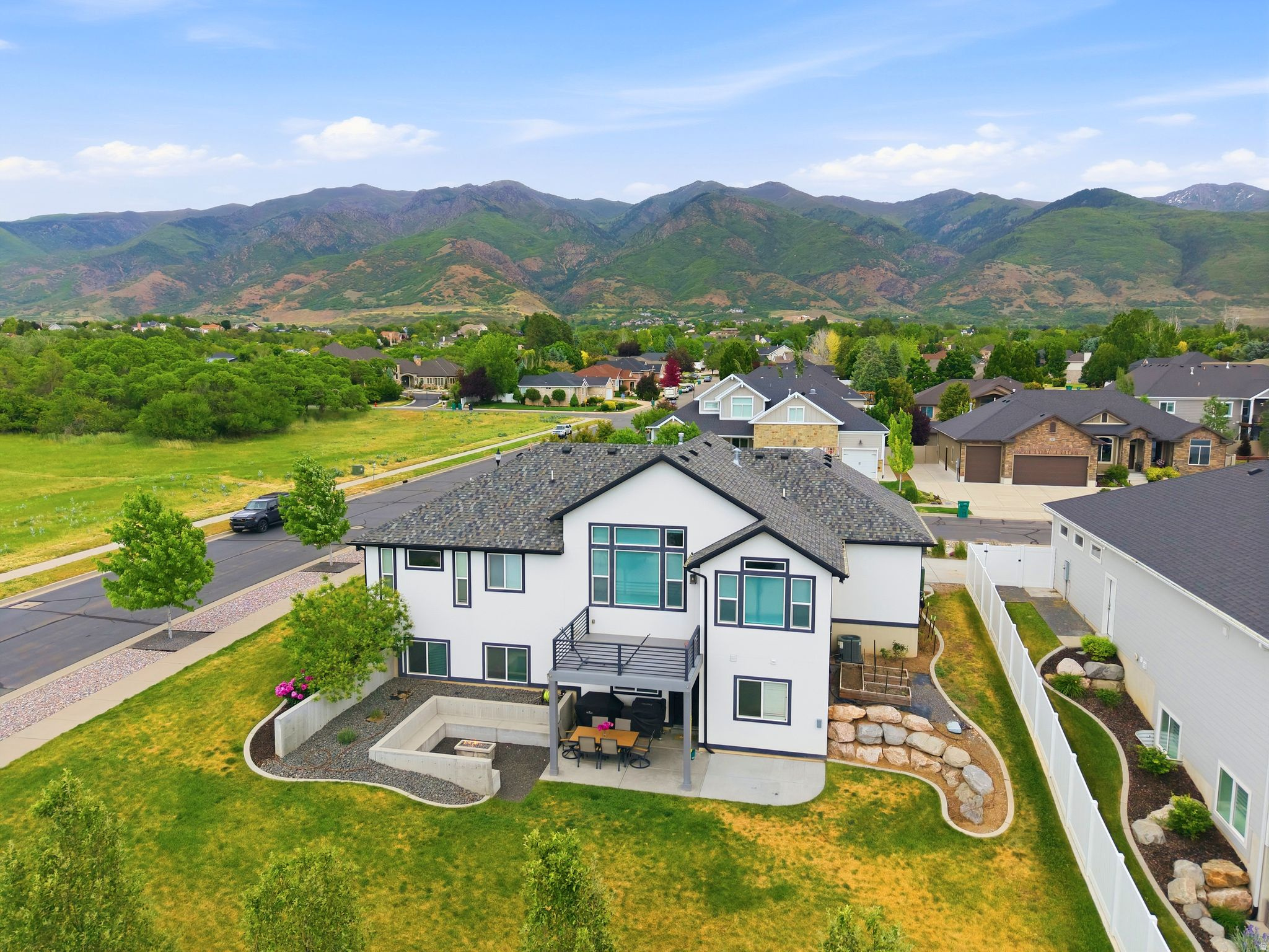 MUTTON HOLLOW EST - Residential