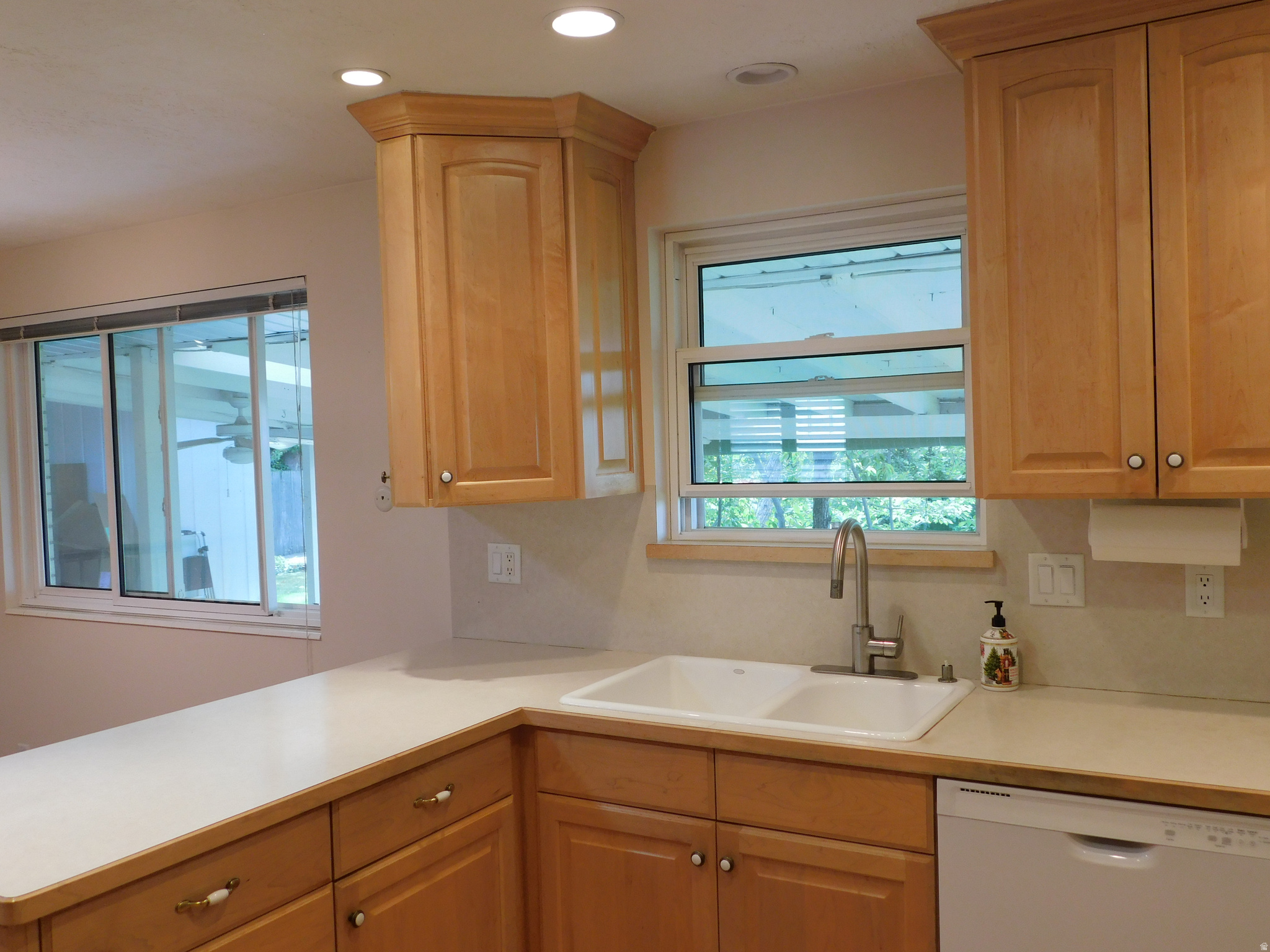 OAKRIDGE MANOR - Residential