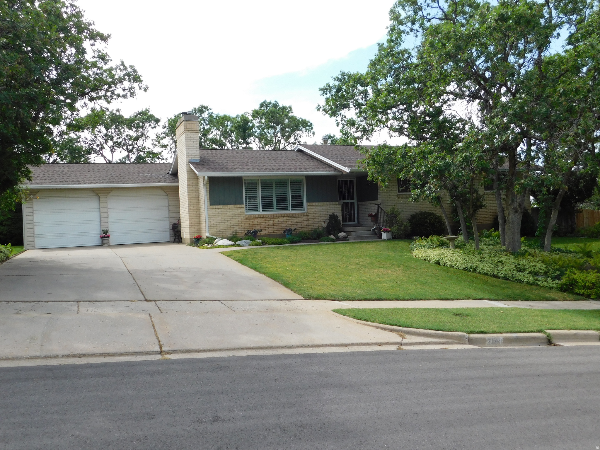 Wonderful Rambler located in the East Bountiful foothills.  This one owner home has been very well taken care of and is ready to move into! Neutral colors and some nice updating has been done.  The kitchen is loaded with storage and is in excellent condition.  The basement is wide open and ready for some great entertaining, room for a pool table and other large group activities as well.  You will love the private lush landscape with a covered patio surrounded by privacy.  This is a gardeners delight.  Located close to the Bountiful Ridge Golf Course and many other recreational opportunities.  Call now to see this beauty before it is gone.  Not easy to find a rambler in this area.