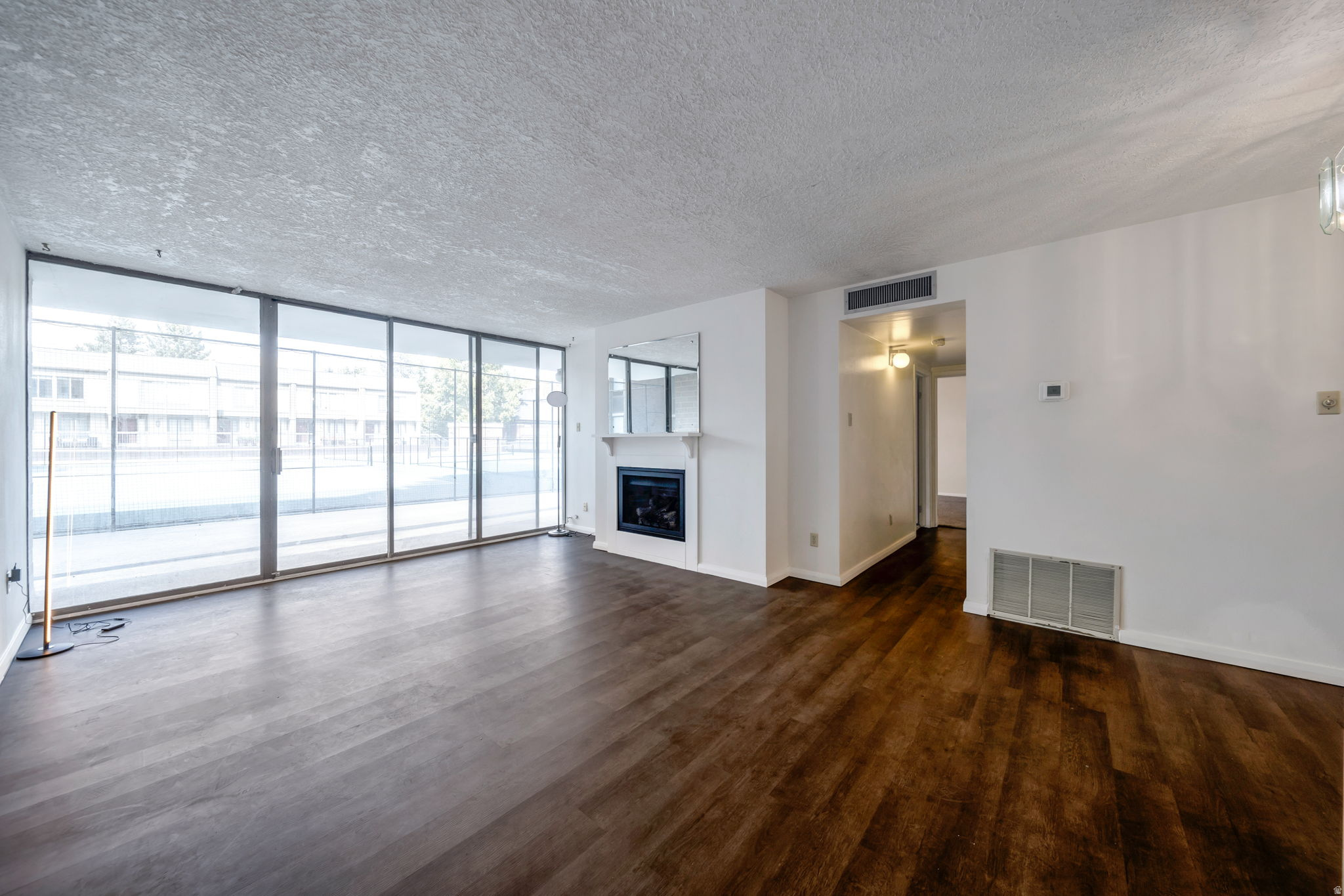 CANYON ROAD - Residential