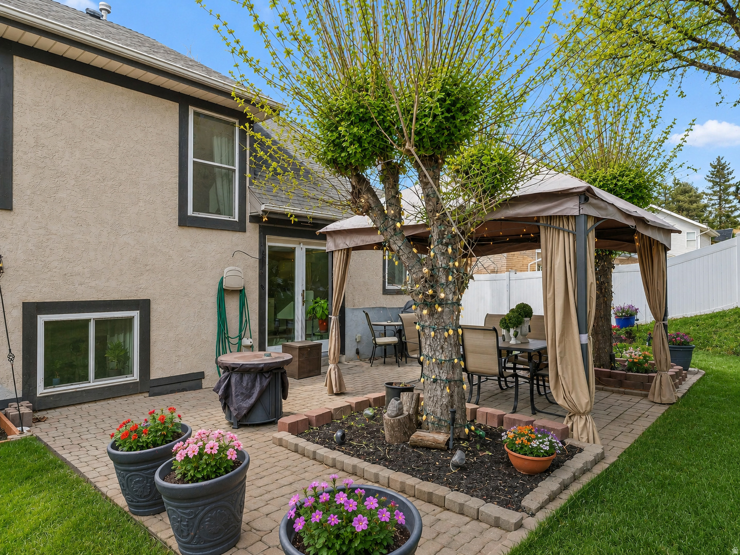 PEBBLE HILLS - Residential
