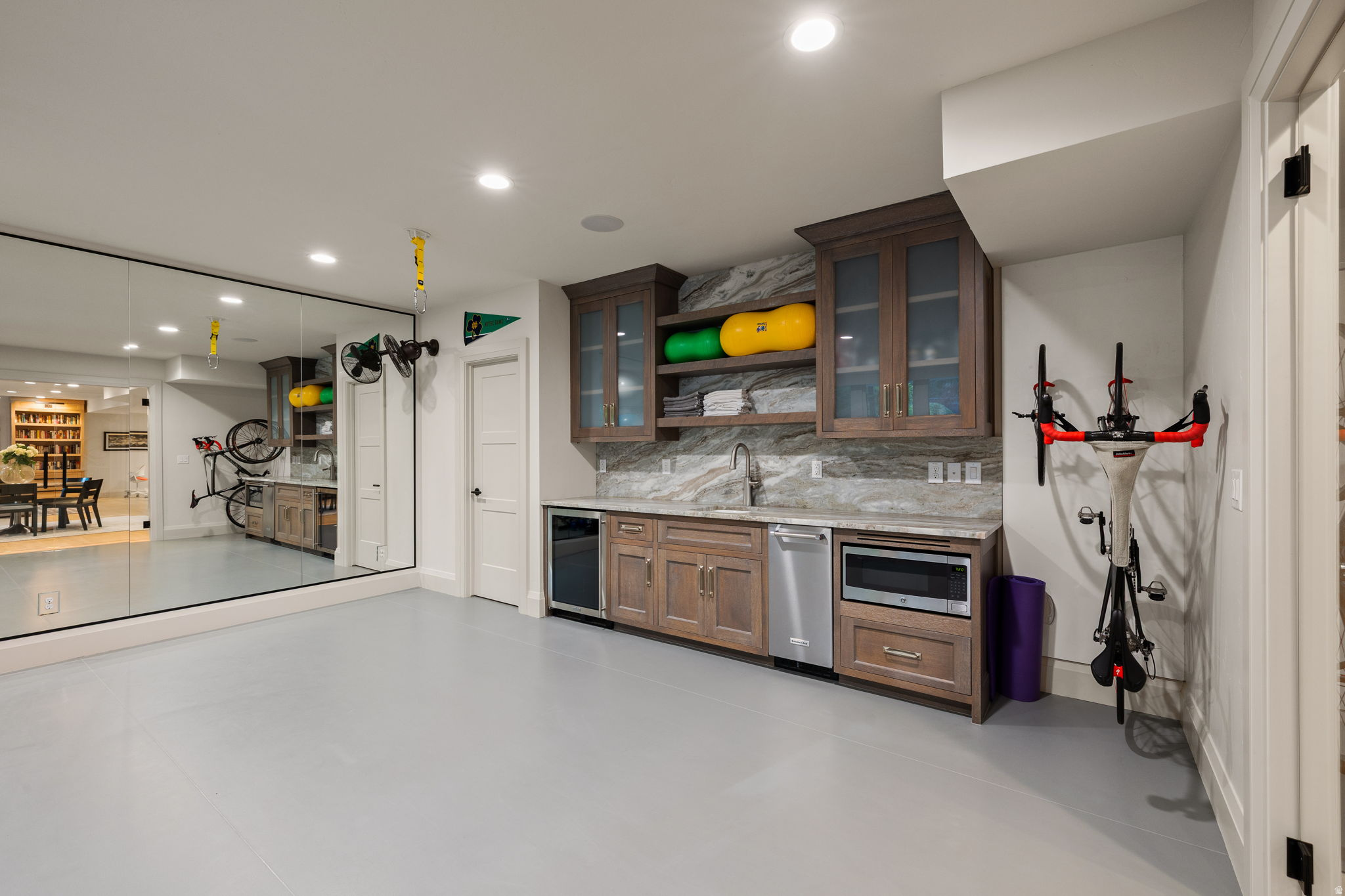 LAKEWOOD - Residential