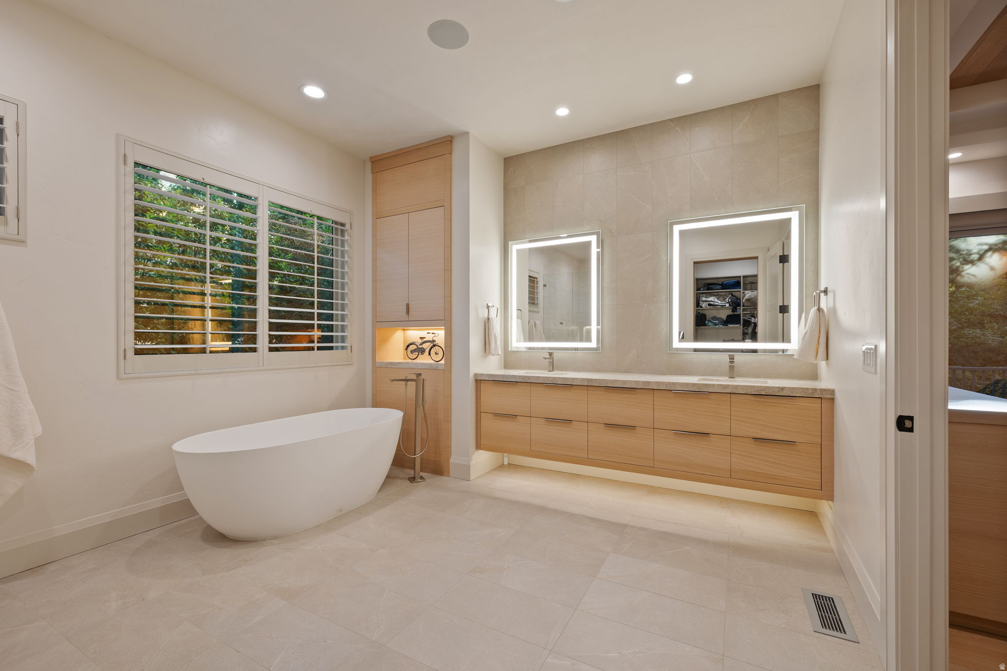 LAKEWOOD - Residential