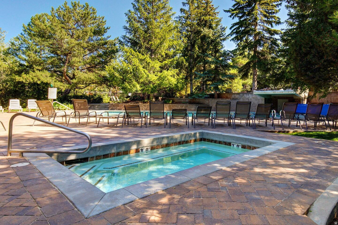 RED PINE CHALETS CONDO - Residential
