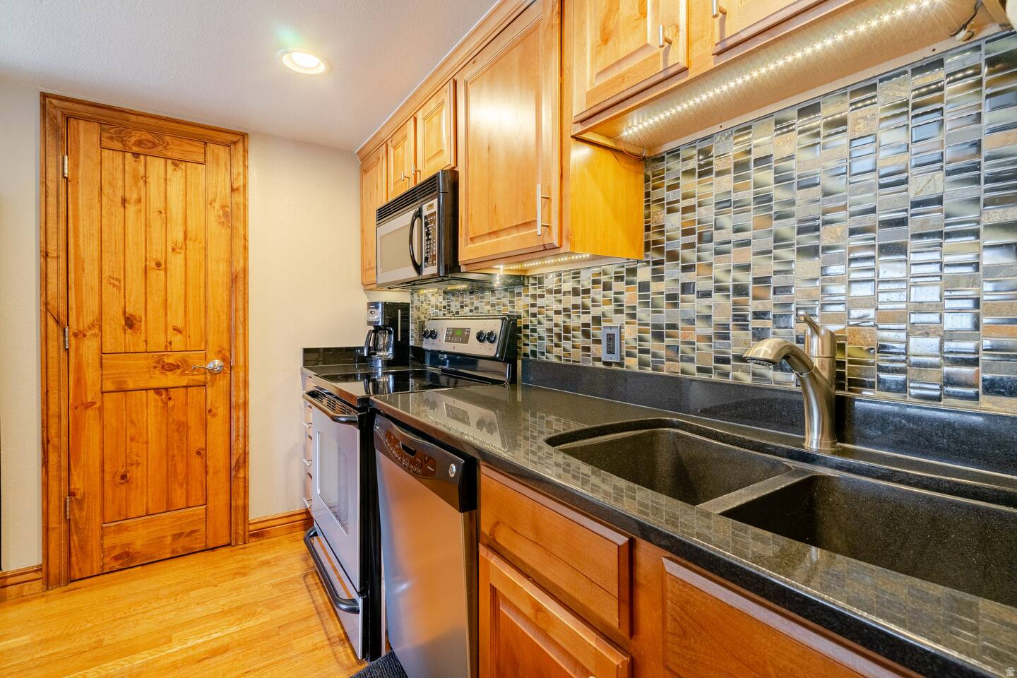RED PINE CHALETS CONDO - Residential
