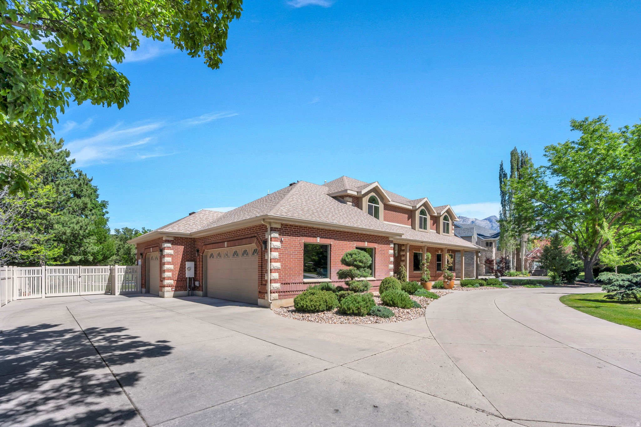 HIDDEN OAKS - Residential